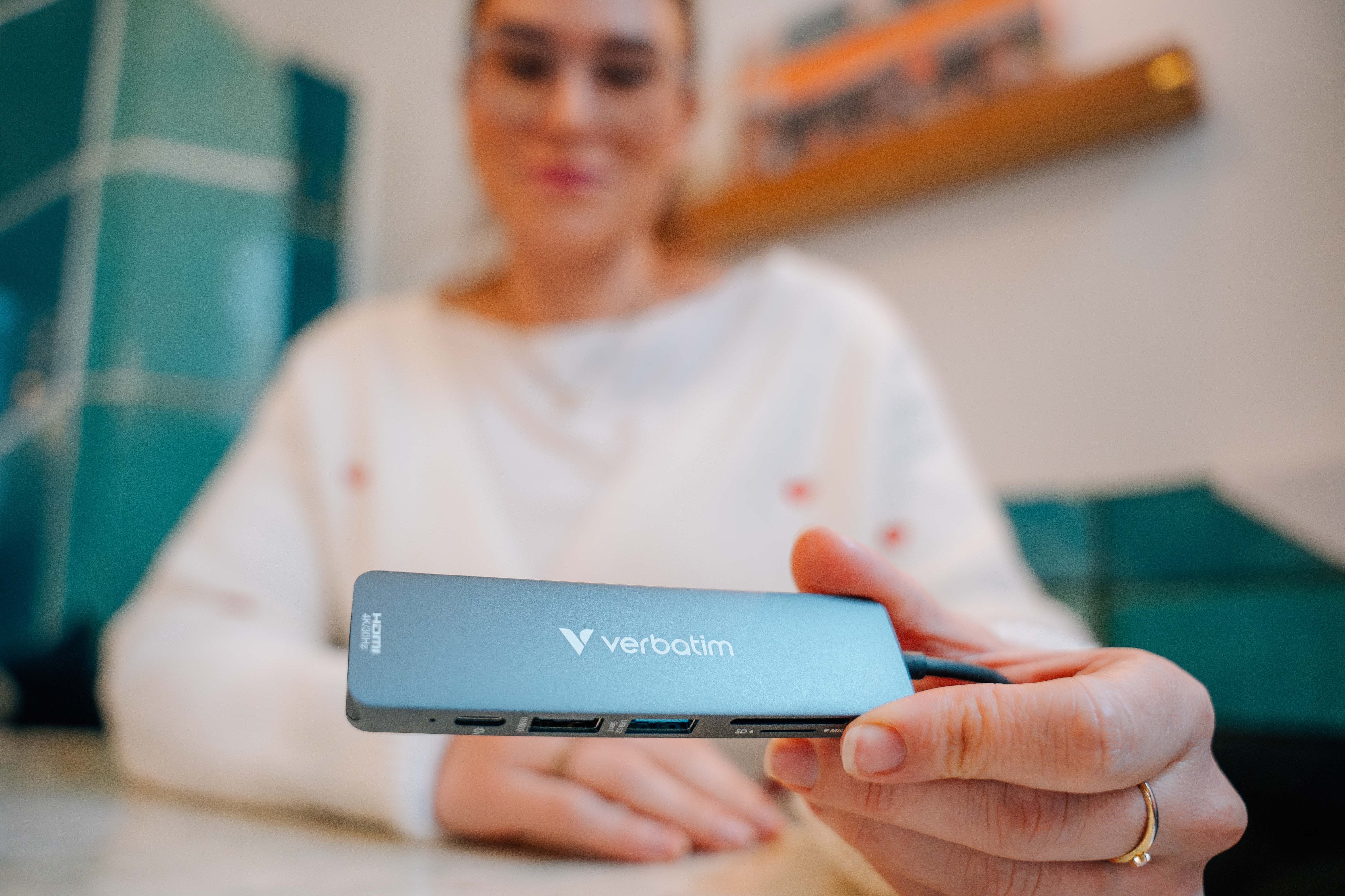 Verbatim Usb-C Essentials Multi- Port Hub 6 Port/Card Read. 32156