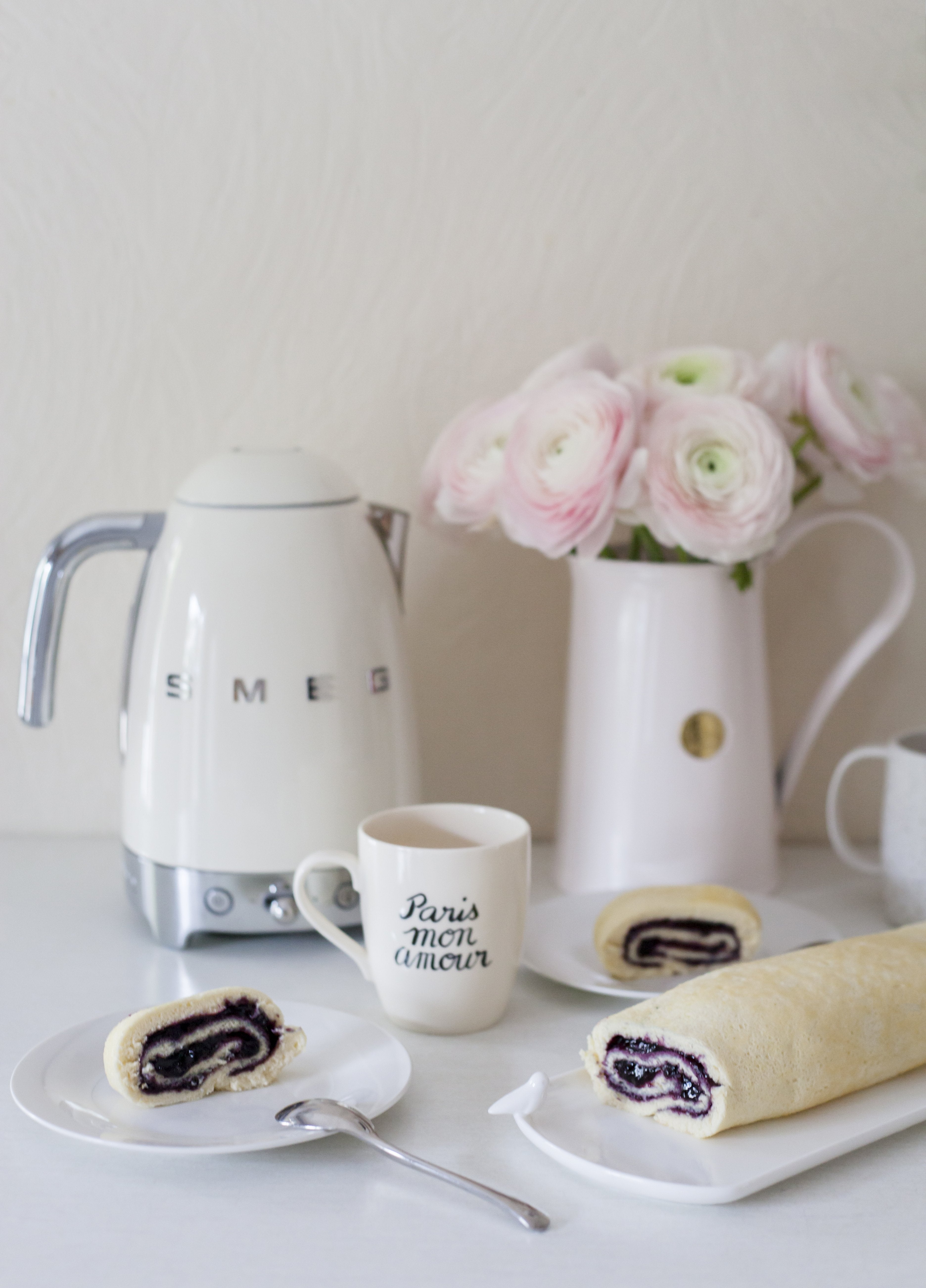 EAN 8017709231378 - Smeg KLF04CREU tetera eléctrica 1,7 L 2400 W Crema de color imagen 15