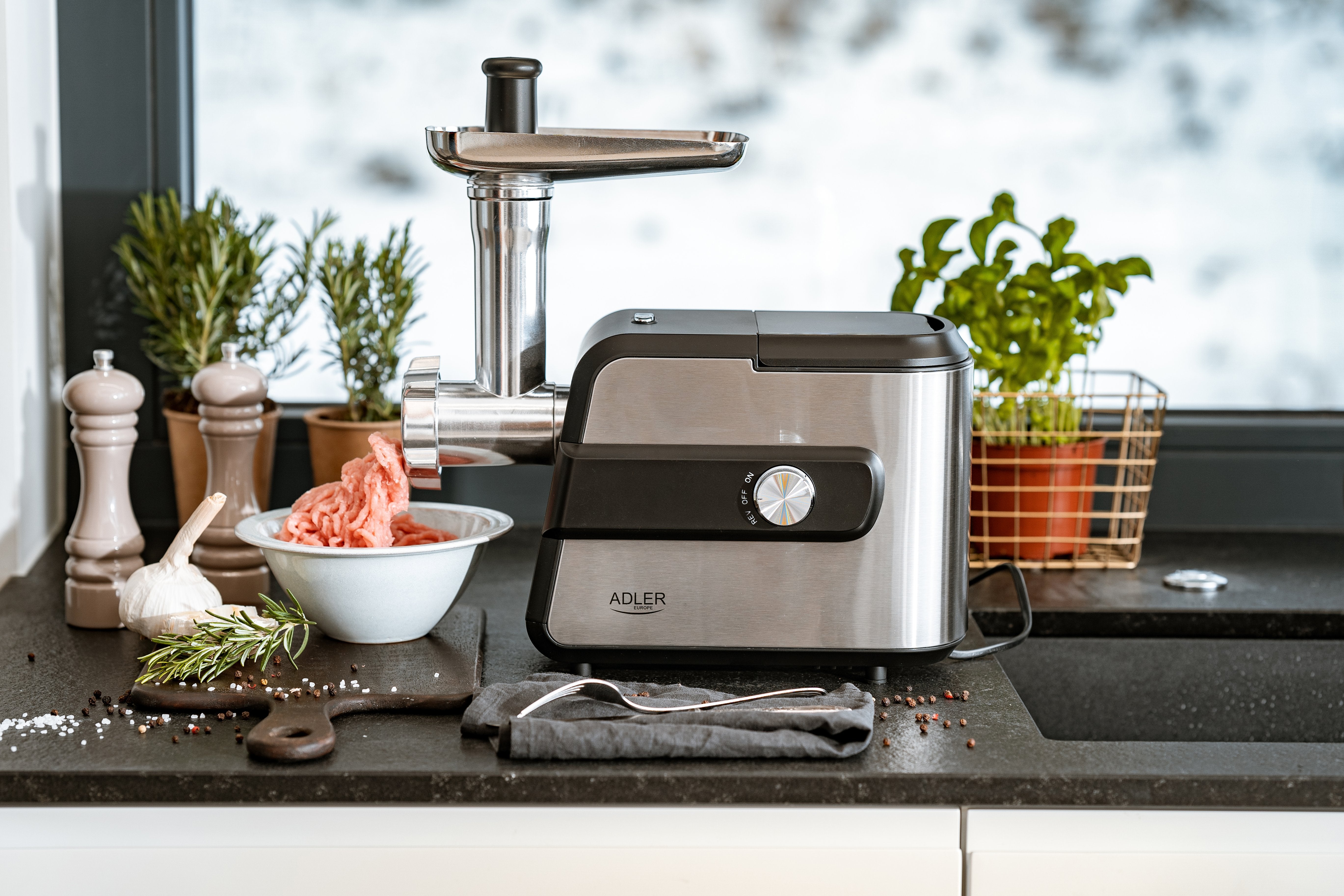 EAN 5903887803991 - Adler AD 4813 picadora 2000 W Negro, Plata imagen 5