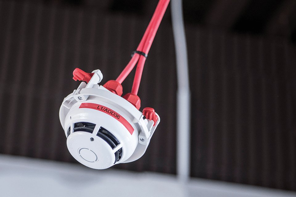 EAN 4977766774956 - Brother PTE110VPYP1 impresora de etiquetas 180 x 180 DPI 20 mm/s TZe QWERTY imagen 4