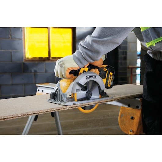 EAN 5035048555262 - DeWALT DCS391NT-XJ 16,5 cm Negro, Amarillo 5150 RPM imagen 4