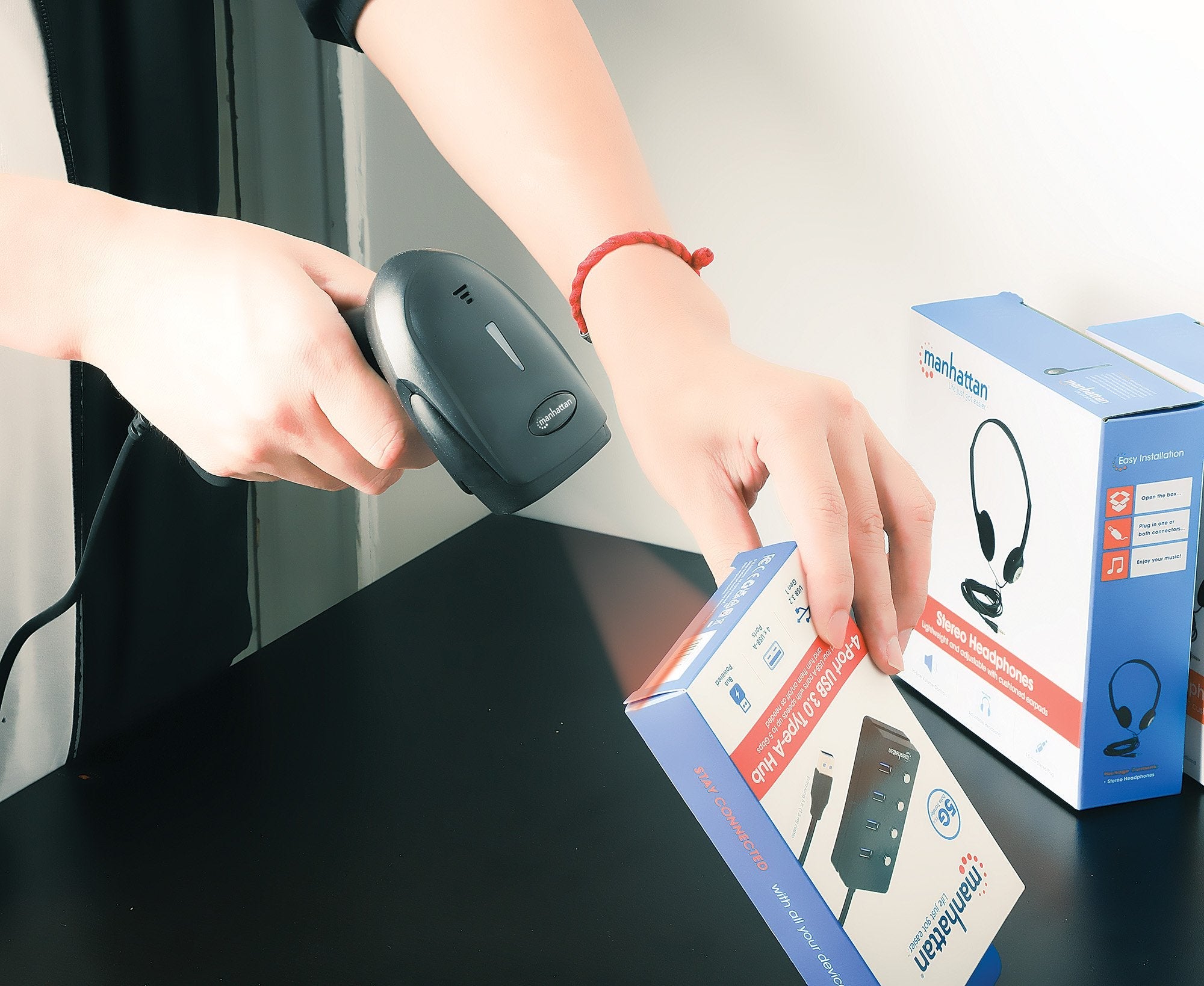 Manhattan 153997 Lector De Códigos De Barras Portátil 1d/2d Led Negro