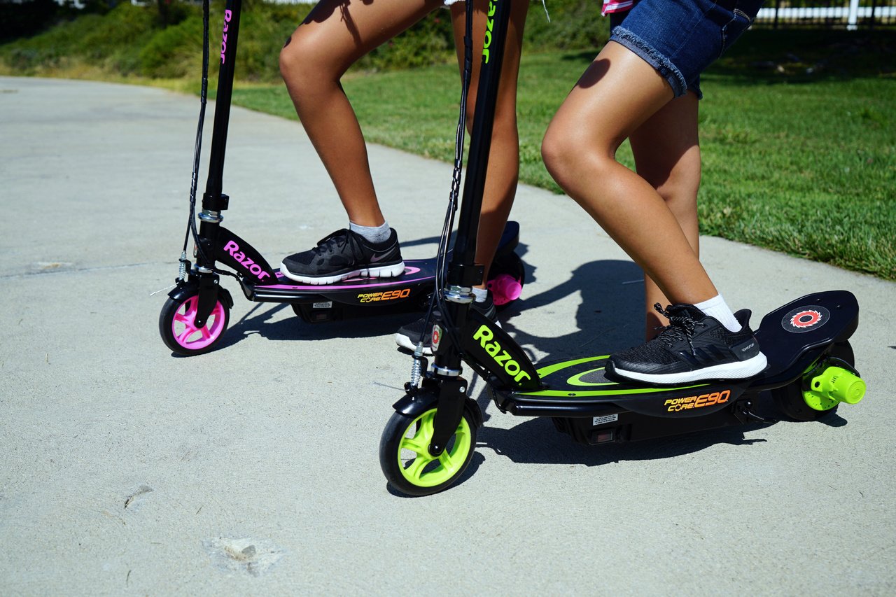 EAN 845423023133 - Razor Power Core E90 Negro 16 kmh imagen 4