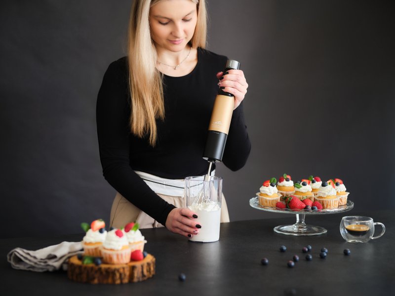 Batidora Eta Eta321990020 De Mano, 1000 W, Negra Dorada