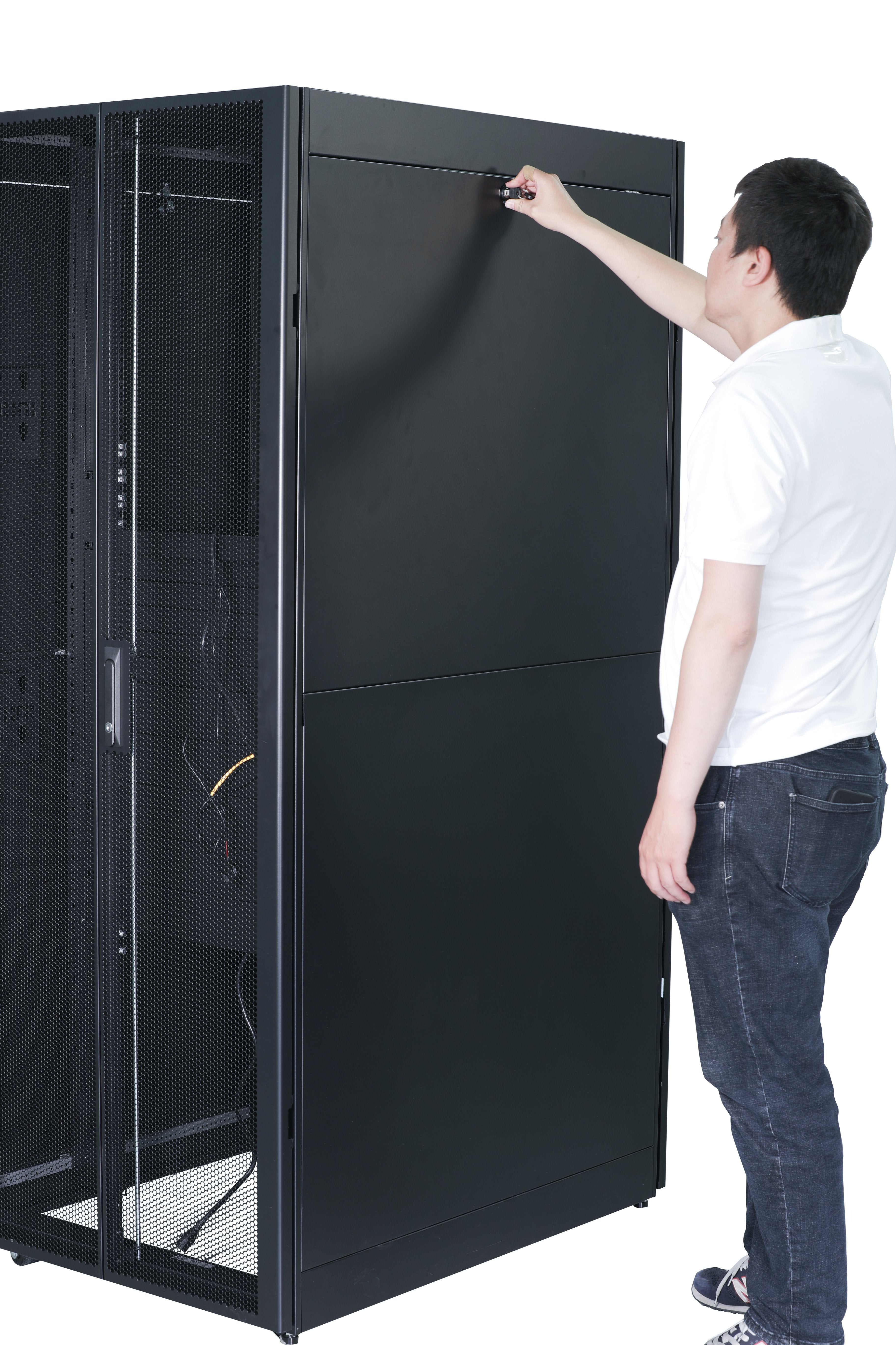 Apc Easy Rack 42u Negro Con Techo Ruedas Pies 4 Soportes Y Paneles Laterales 1991h X 600w X 800d Mm