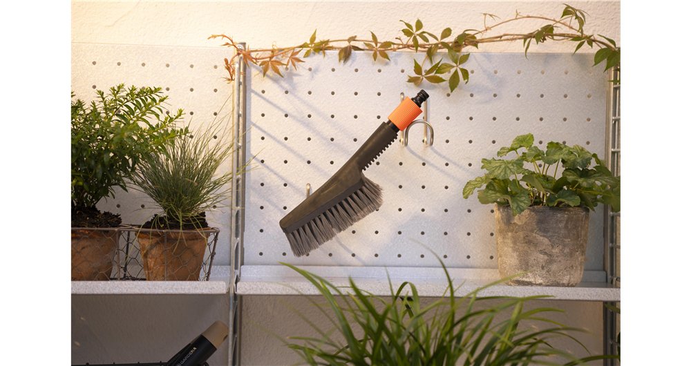 Gardena Set De Lavado Cleansystem Con Cepillo De Mano S Suave, Cepillo Gris, Incluye 10 Barras De Jabón 18860-20