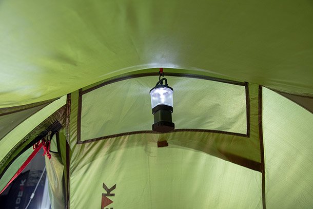 Tienda De Campaña High Peak Siskin 2.0 Lw, 10330 Verde Oliva/Rojo