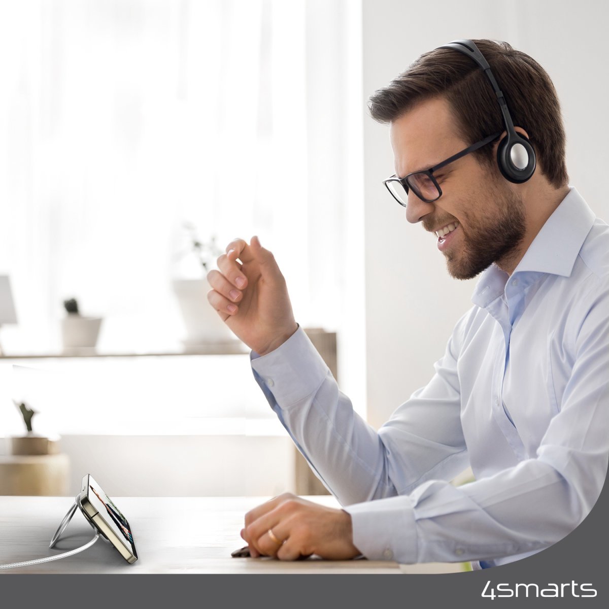 4smarts Qi2 Charger Kickstand Plata / Blanco