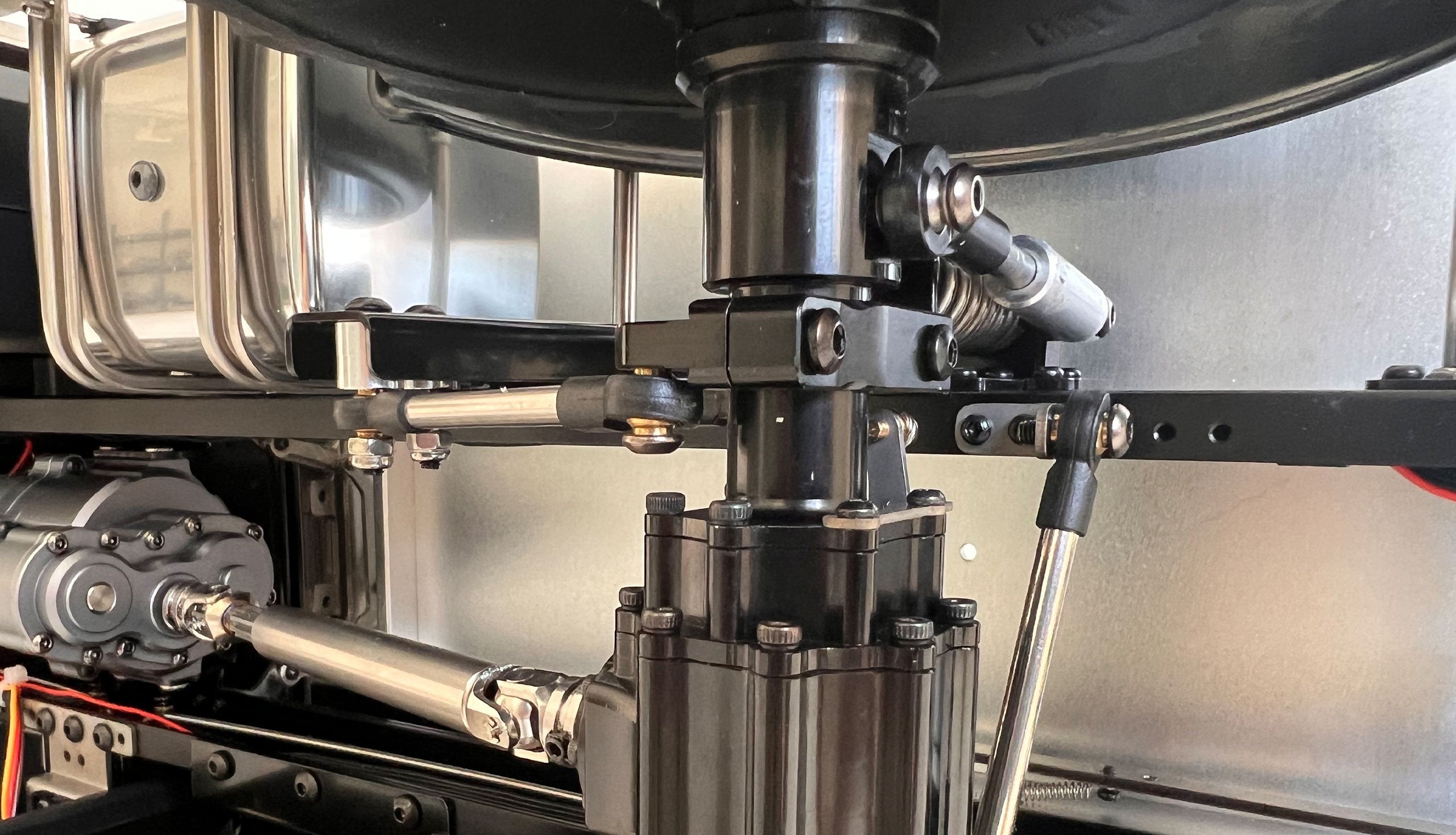 Amewi Mercedes-Benz Unimog Geräteträger 4wd 1:10 Artr Anthra