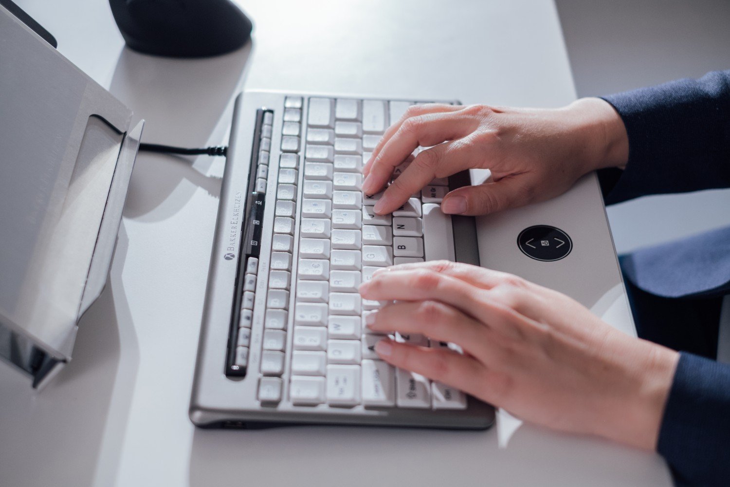 Bakkerelkhuizen S-Board 840 Teclado Usb Qwerty Inglés Gris