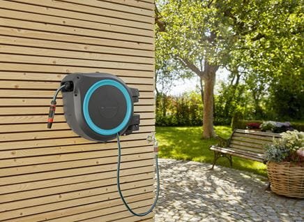 EAN 4078500052061 - Gardena 18630-20 carrete de manguera de jardín Carrete de pared Automático Negro, Azul imagen 5