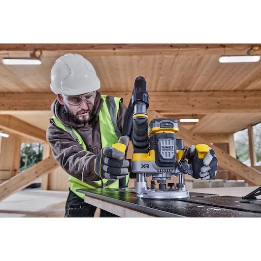 Dewalt Dcw620nt-Xj Battery Plunge Router
