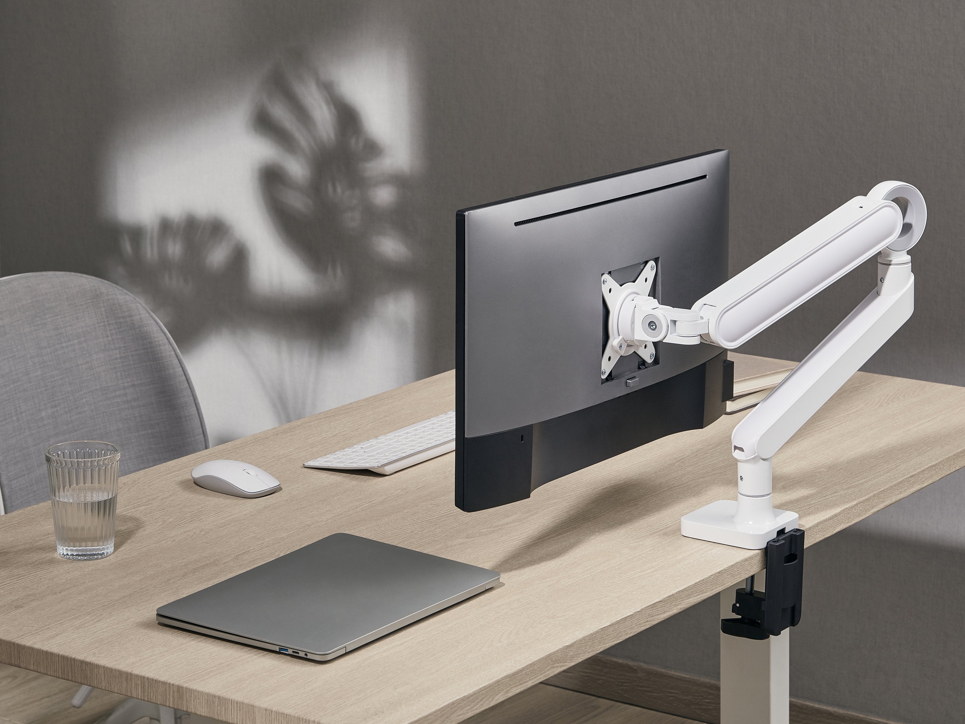 Soporte De Mesa Equip 650185 Para 1 Monitor De 17-35 Blanco De Aluminio Max. 10.5kg Por Pantalla Max.Vesa 100x100 Resorte De Gas