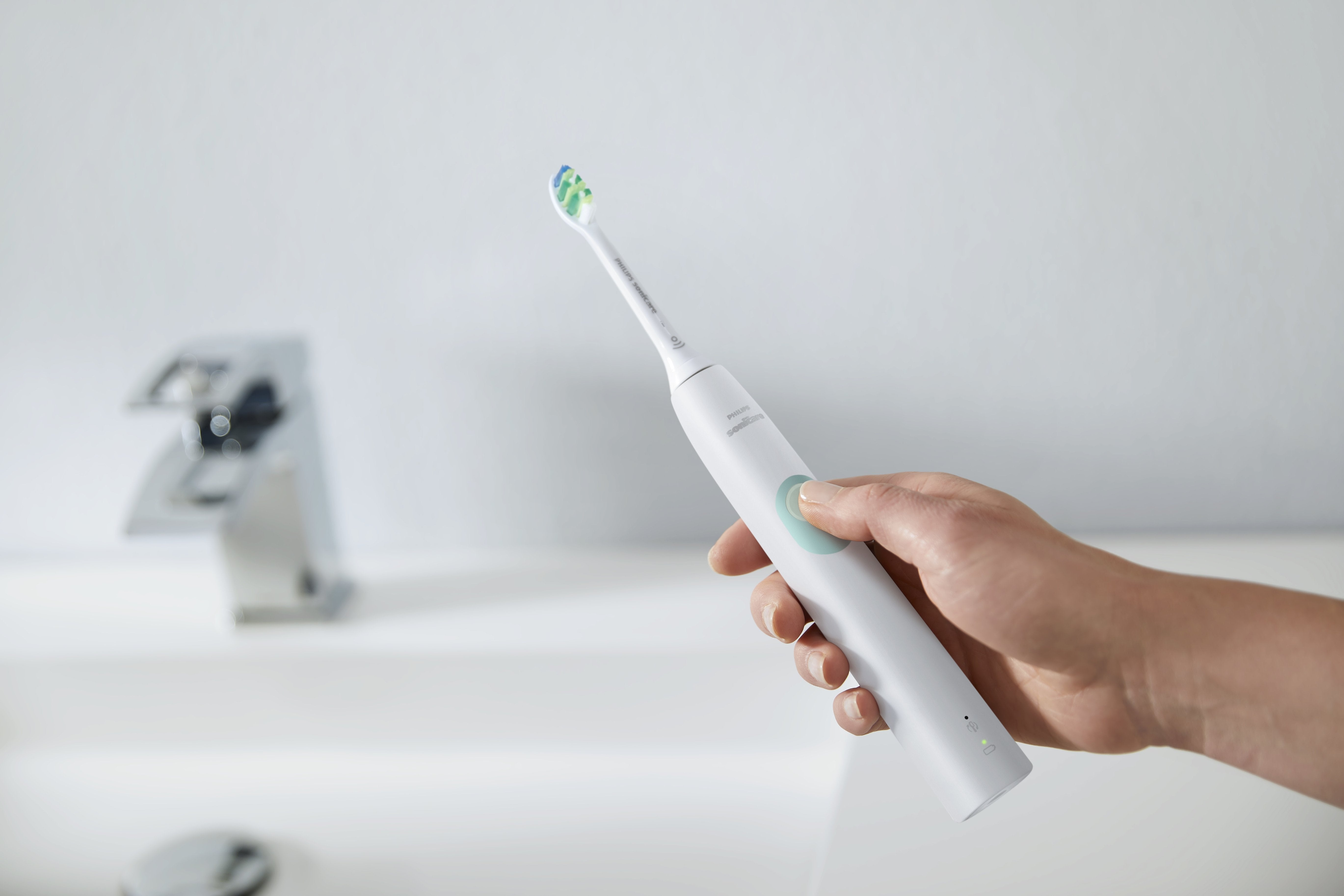 EAN 8710103863250 - Philips 4300 series HX6807/63 cepillo eléctrico para dientes Adulto Cepillo dental sónico Blanco imagen 4