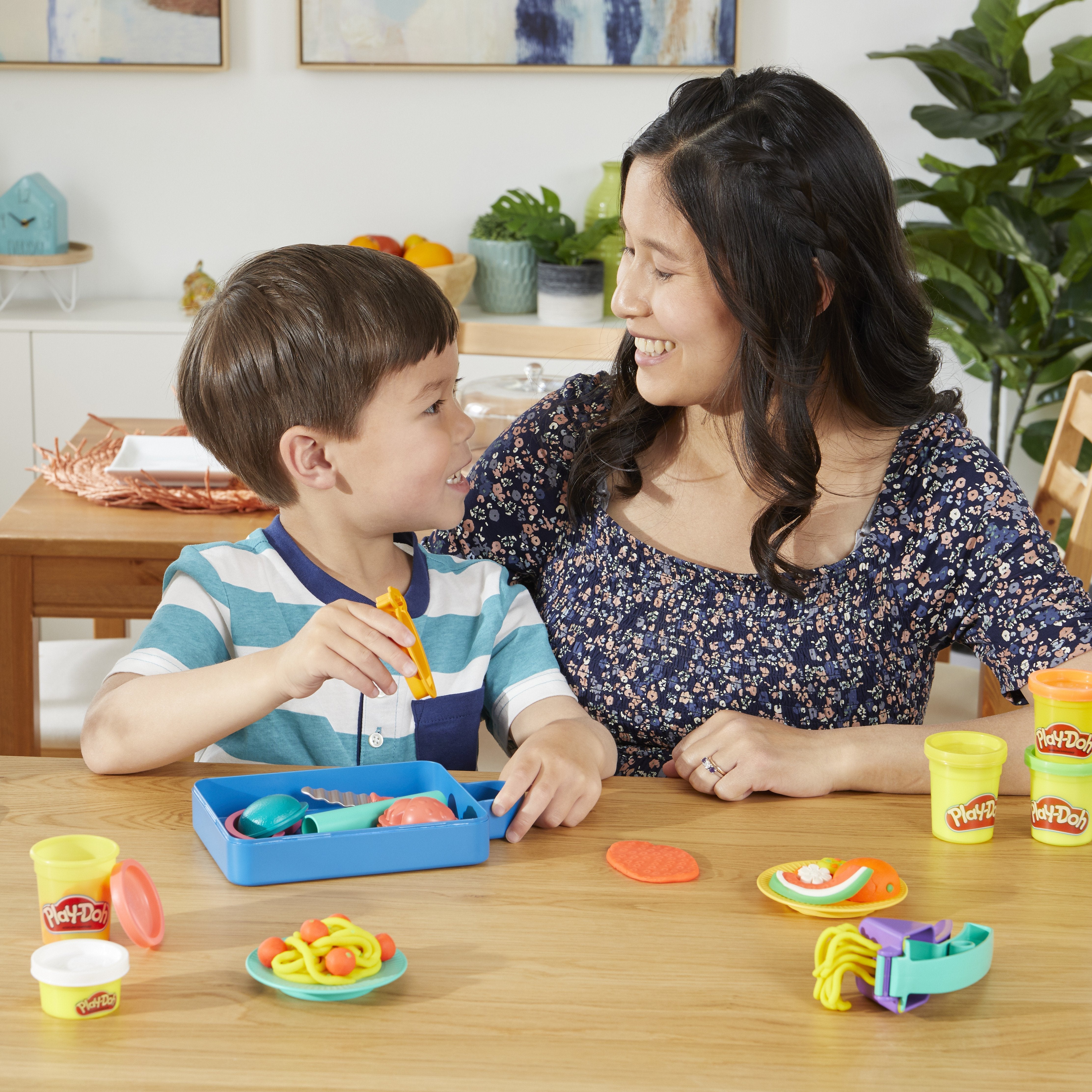 Hasbro Play-Doh Little Chef Starter Kit, Amasar F69045l0