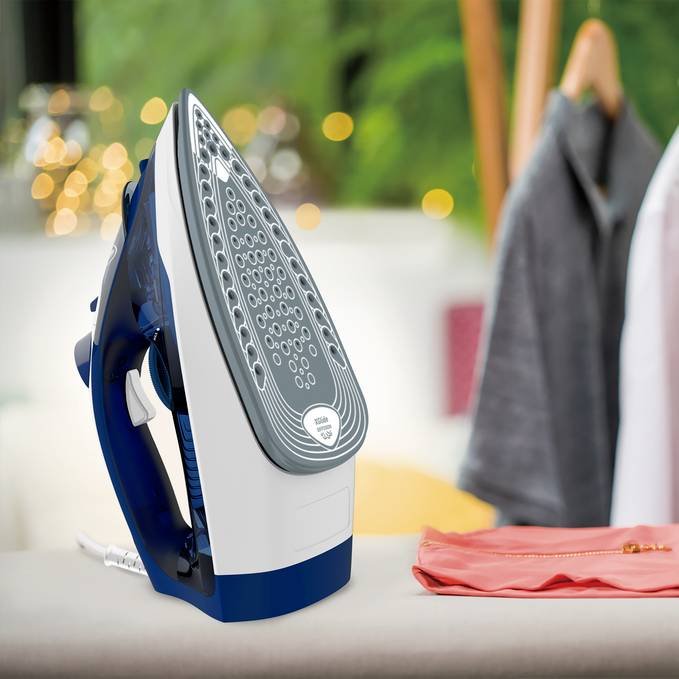 EAN 3121040081914 - Tefal FV2838 Plancha vapor-seco Suela de Cerilium 2400 W Azul, Blanco imagen 5