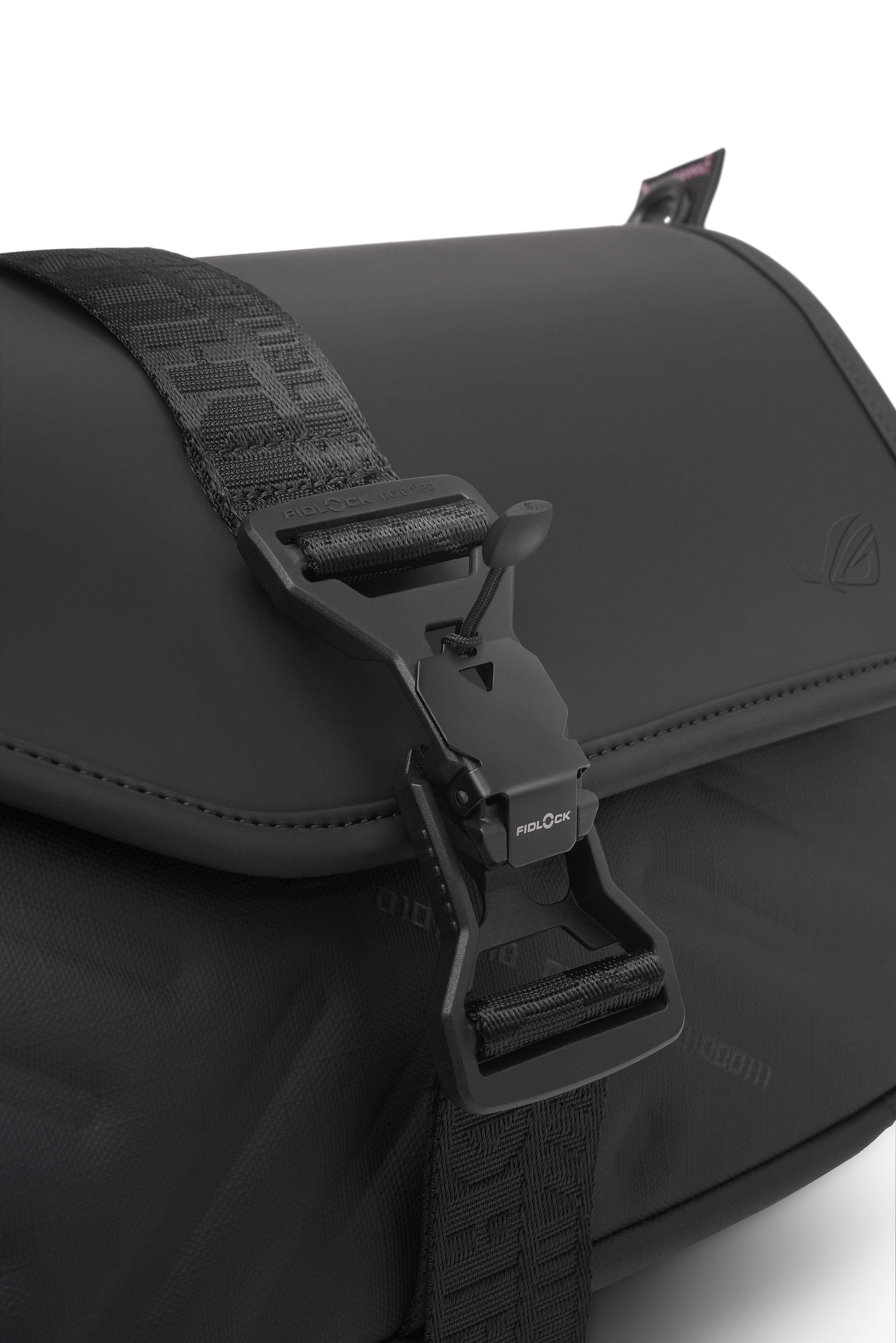 EAN 4711387814796 - ASUS BC3004 ROG SLASH SLING BAG 4.0 Bandolera cuero PU, Poliéster Negro imagen 9