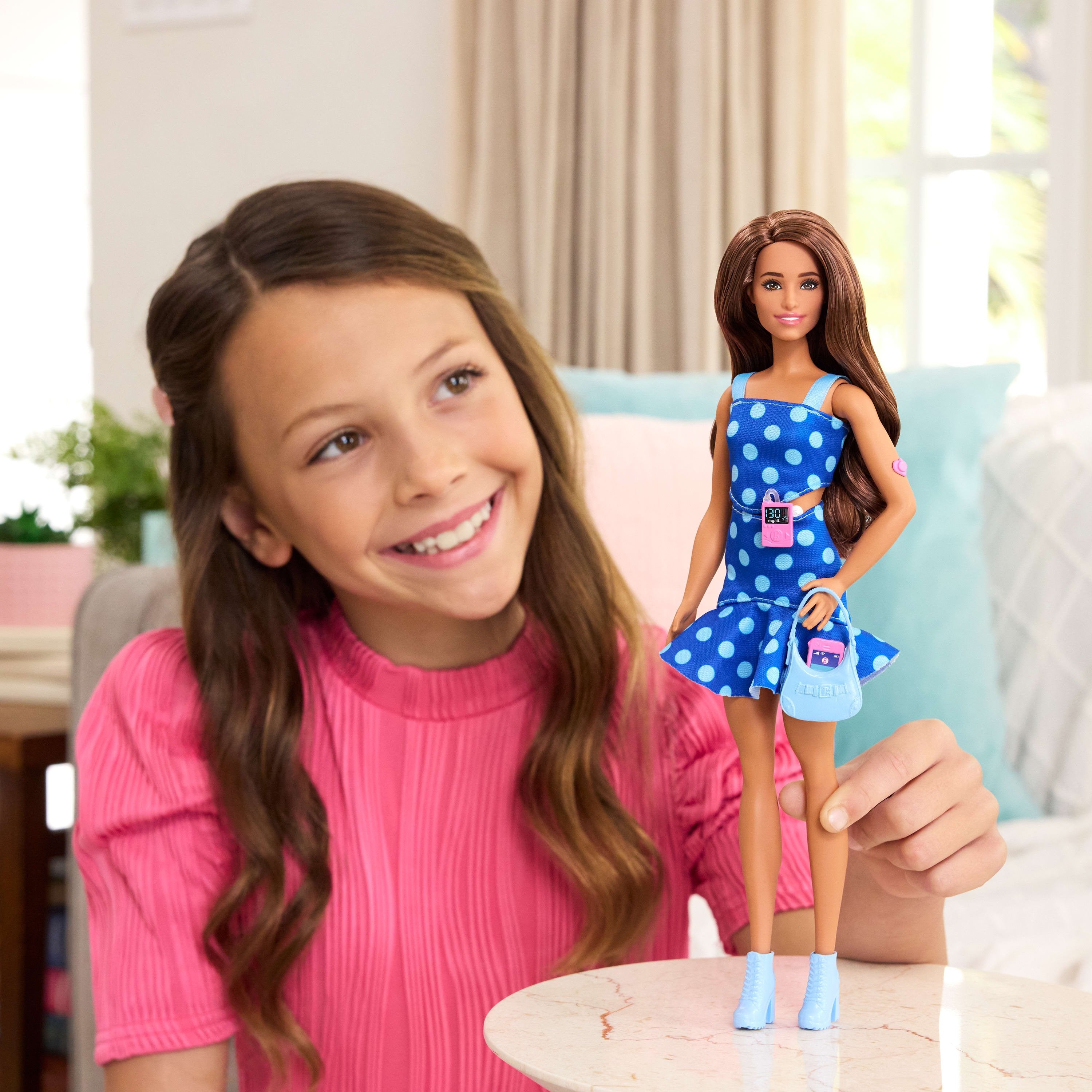EAN 194735255641 - Barbie Fashionistas HYT97 muñeca imagen 3