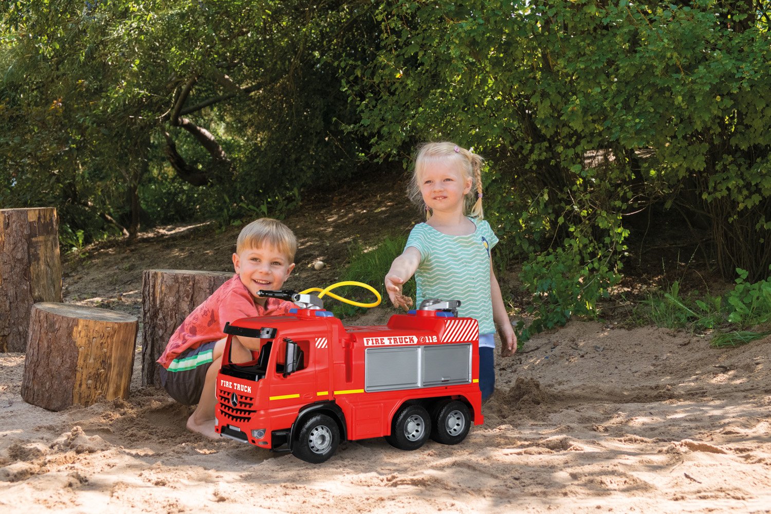 EAN 4006942848300 - Lena GIGA TRUCKS Ride-on Fire truck Arocs imagen 5