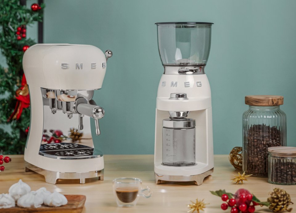 EAN 8017709324827 - Smeg ECF02CREU cafetera eléctrica Manual Máquina espresso 1,1 L imagen 16