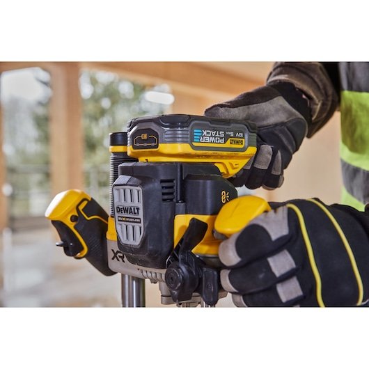 Dewalt Dcw620nt-Xj Battery Plunge Router