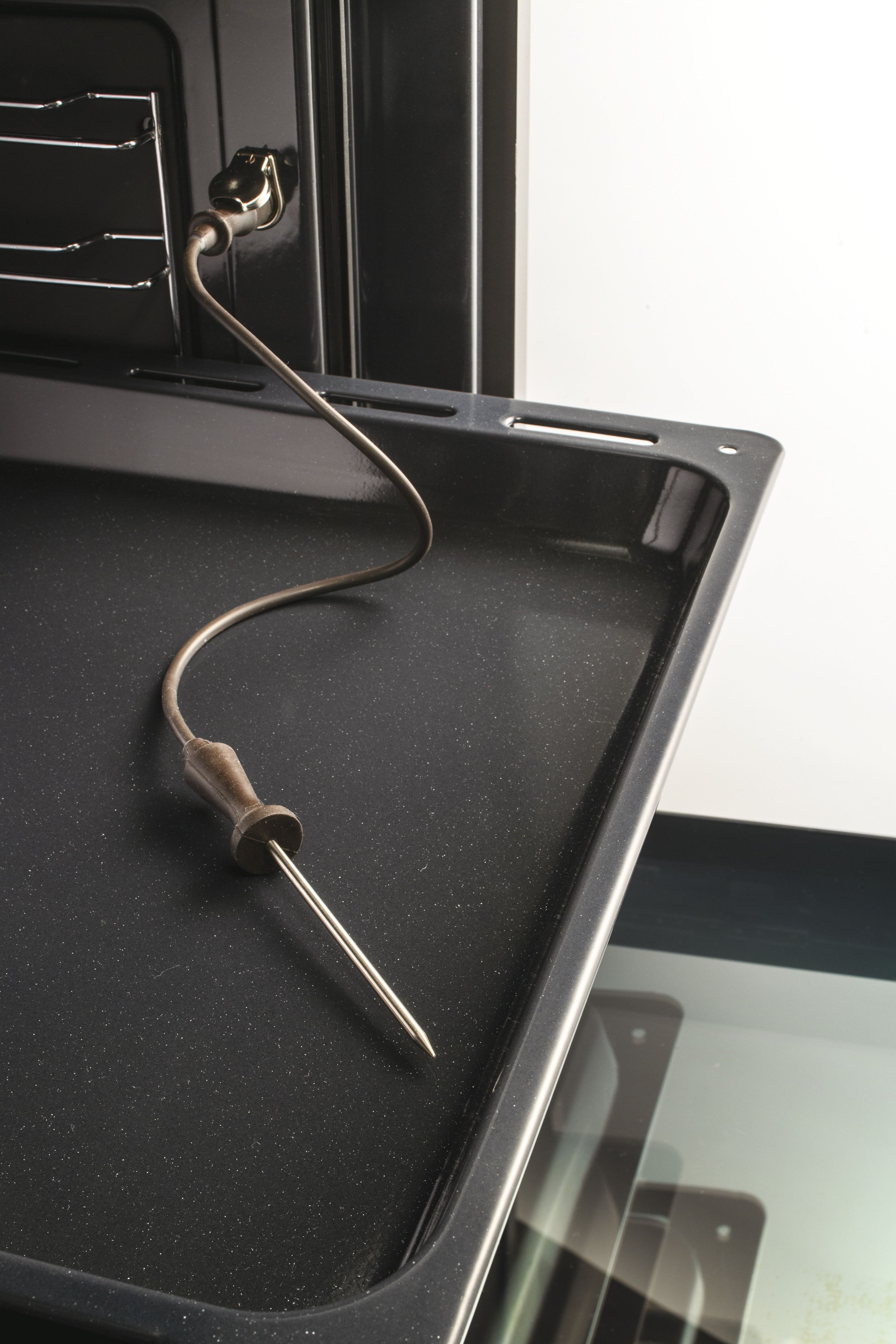 Clase Eficiencia Consumos: A+; Potencia: 0 W; Anchura Espacio Minima: 0 Cm; Profundidad Espacio: 0 Cm; Visualizador: Sí; Tipología Encendido: Electrónica; Tipología: Eléctrico Ventilado