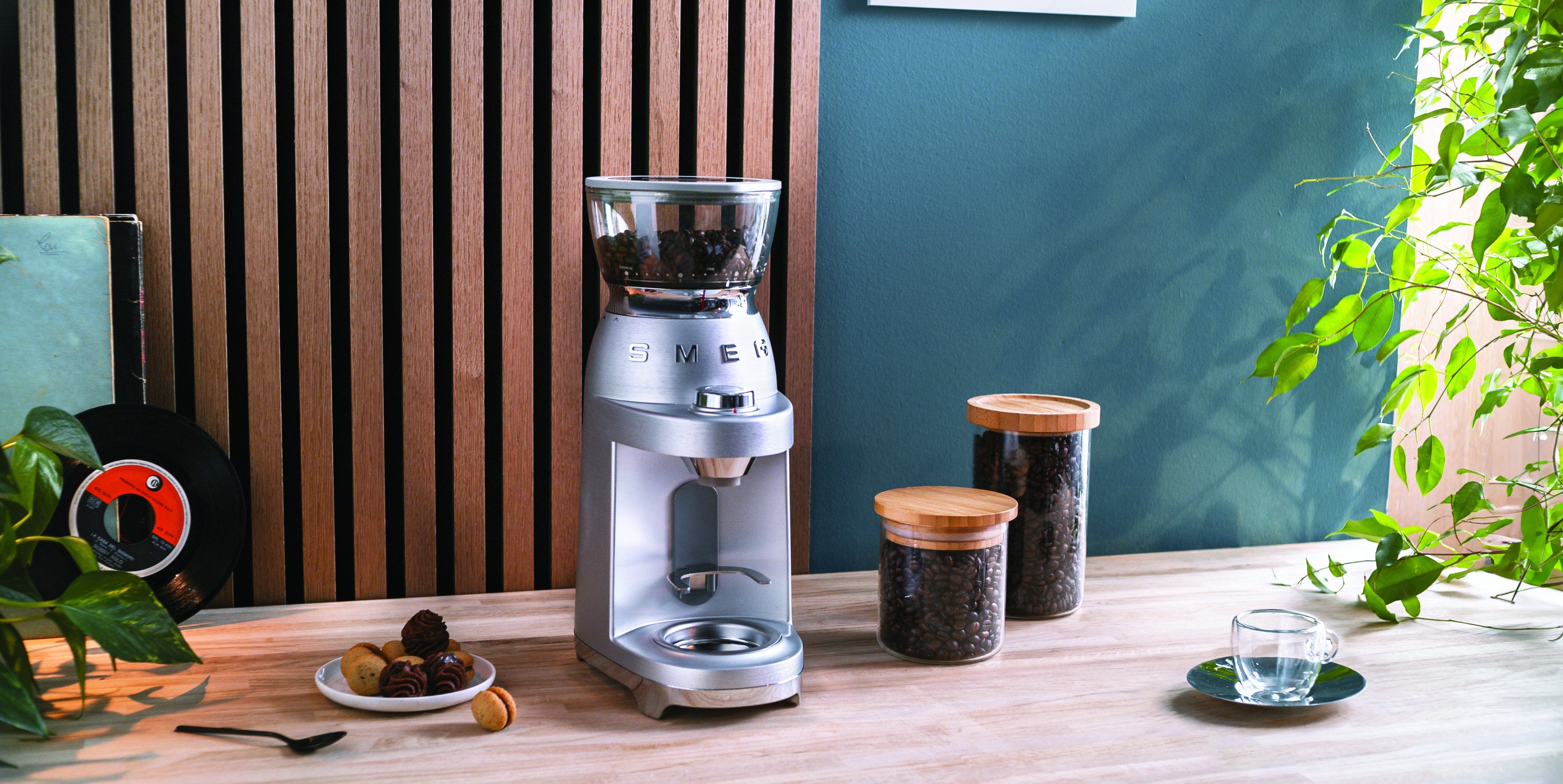 EAN 8017709339883 - Smeg CGF02SSEU molinillo de café 150 W Aluminio imagen 15