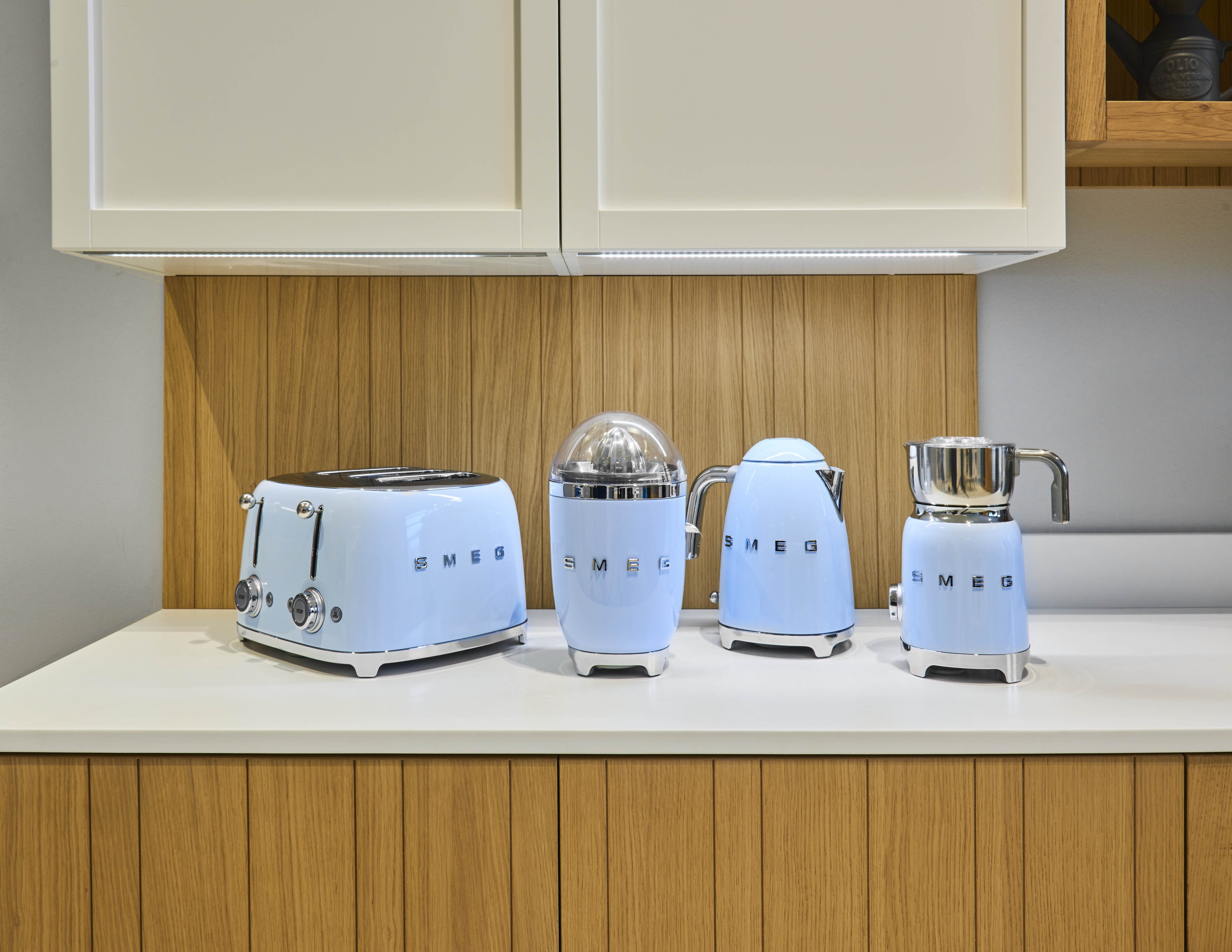 EAN 8017709227913 - Smeg KLF03PBEU tetera eléctrica 1,7 L 2400 W Azul imagen 4