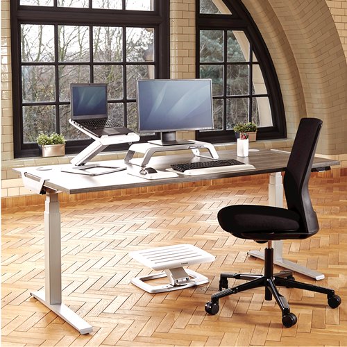 Fellowes Hana Reposapies - Ajustable En 2 Alturas - Superficie Inclinable Y Rotatoria - Base De Metal Antideslizante - Color Blanco