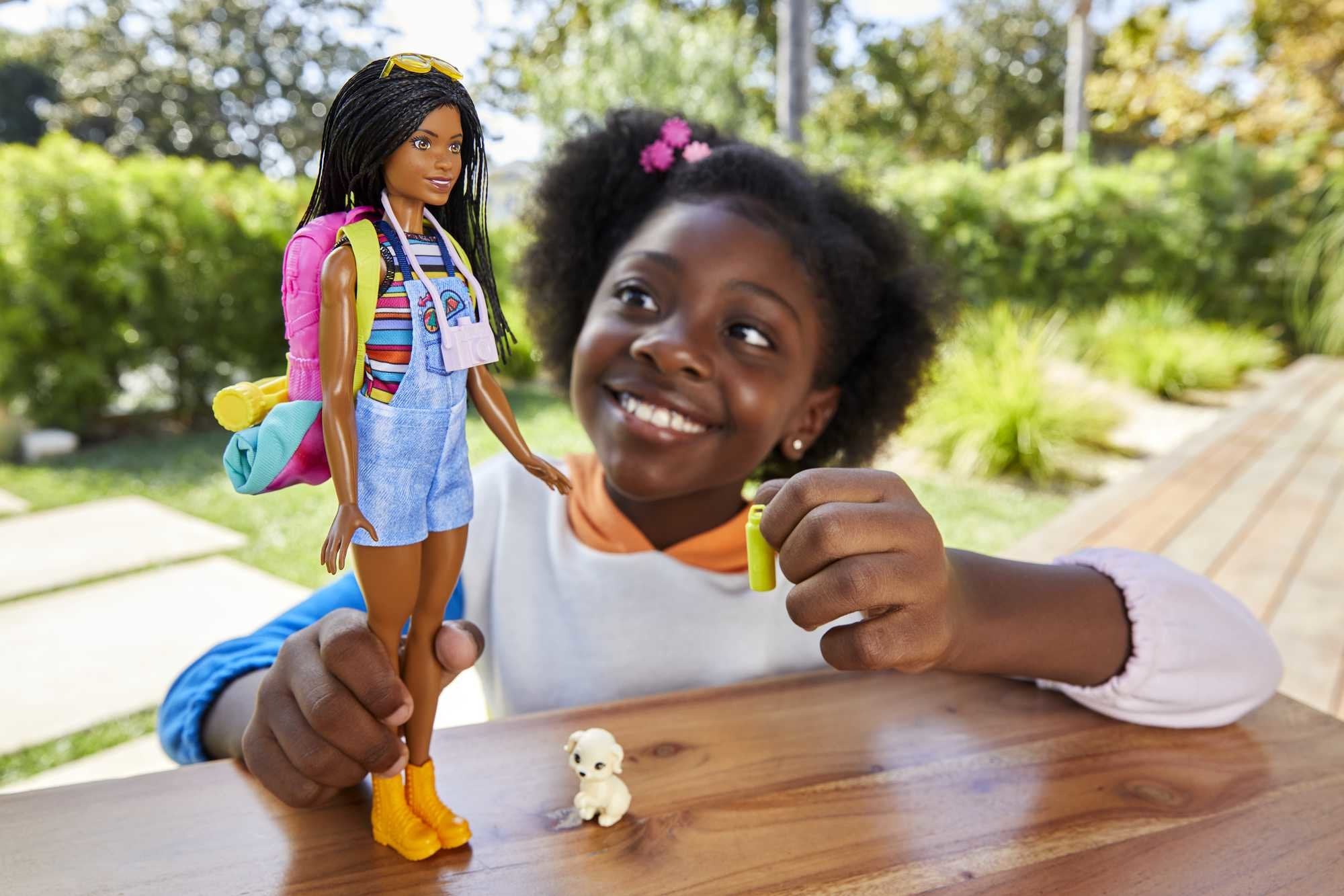 Mattel Barbie Juego Camping Con Muñeca Brooklyn, Cachorro Y Accesorios Hdf74