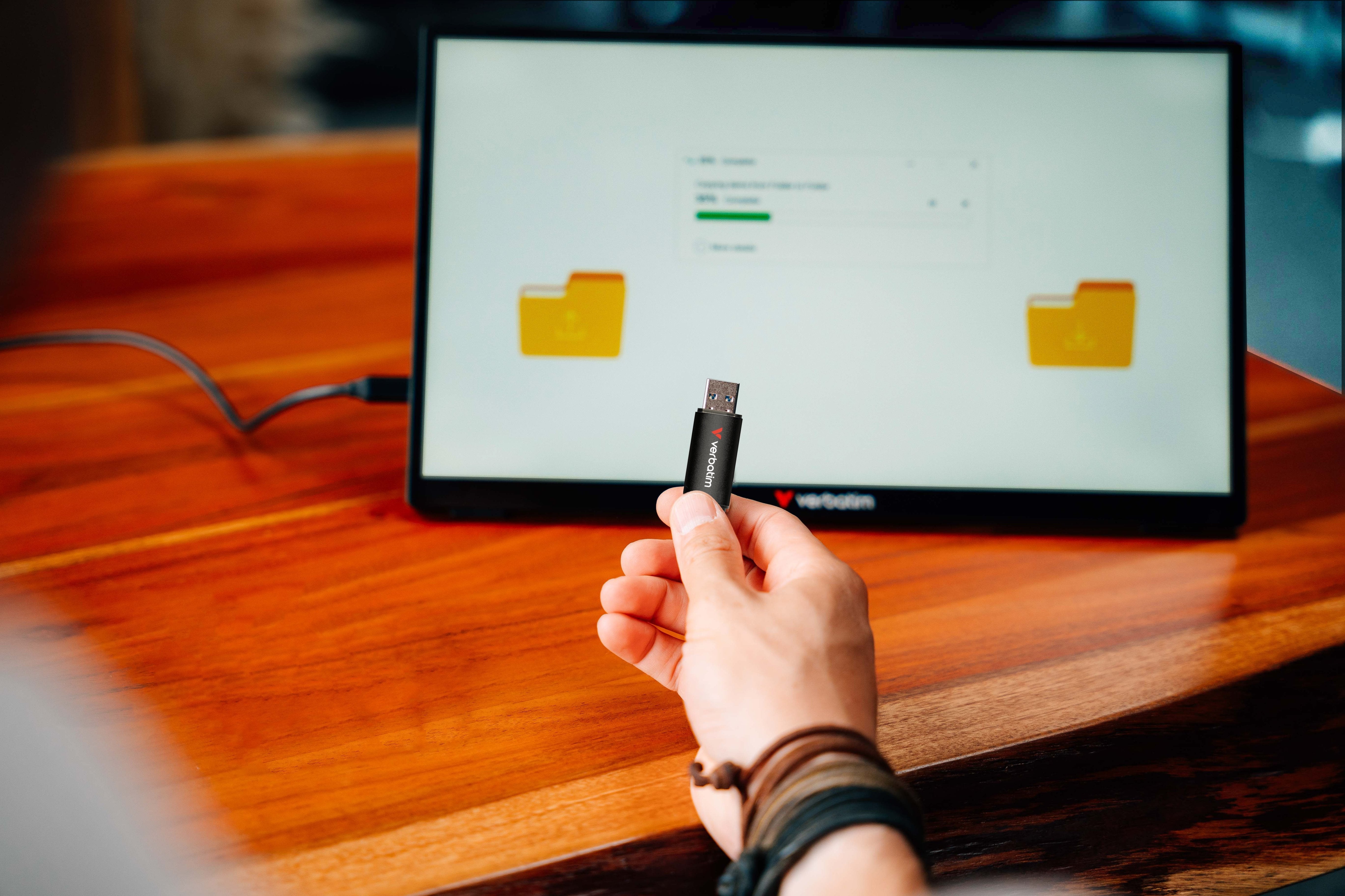 Verbatim V200 Metal Usb3.2 128gb Aluminium, R/W 80/200mbs 30212