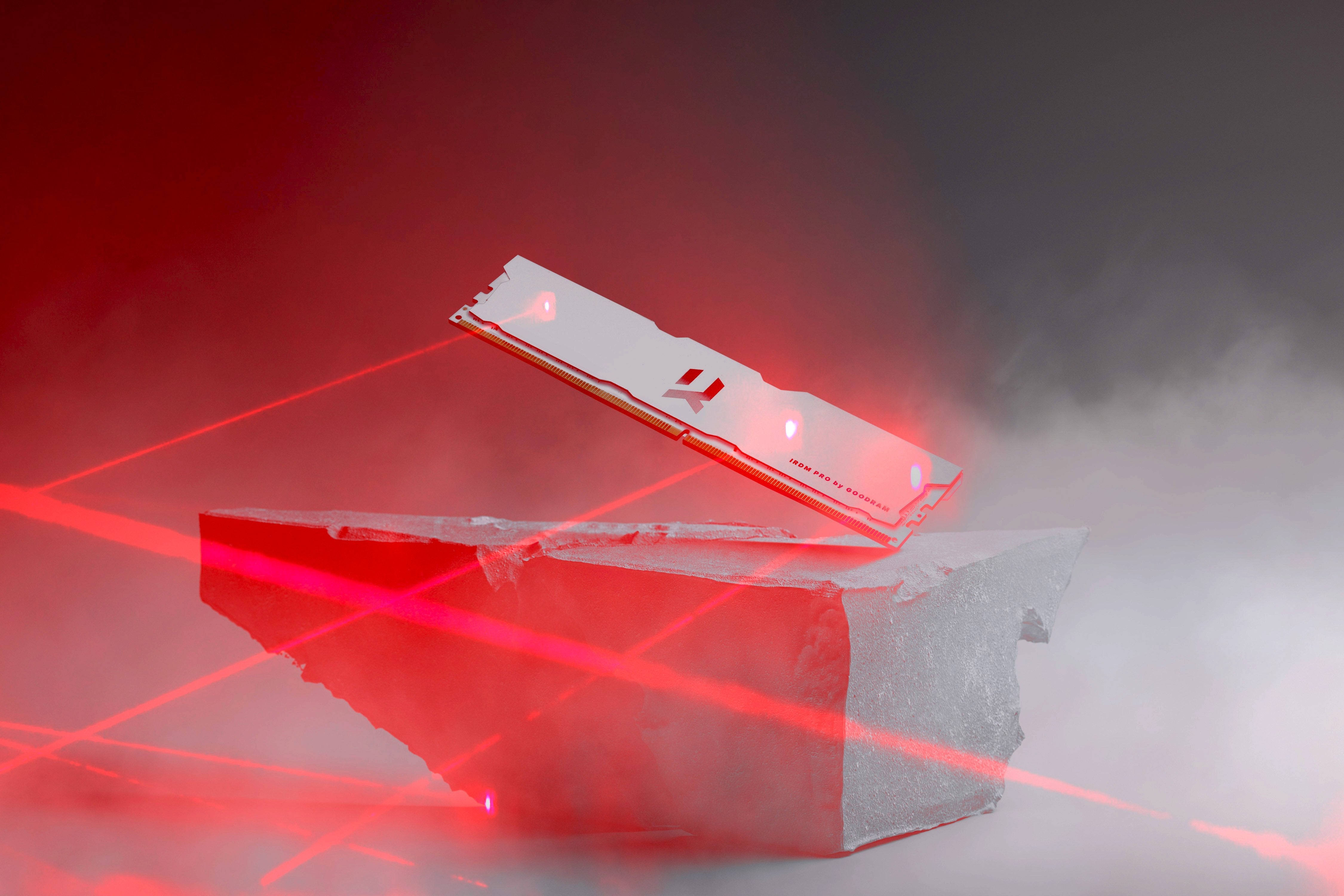 Memoria Ddr4 Gaming Goodram 8gb 4000mhz Pc4 32000 Cl 18 Irdm Pro White 1.35v