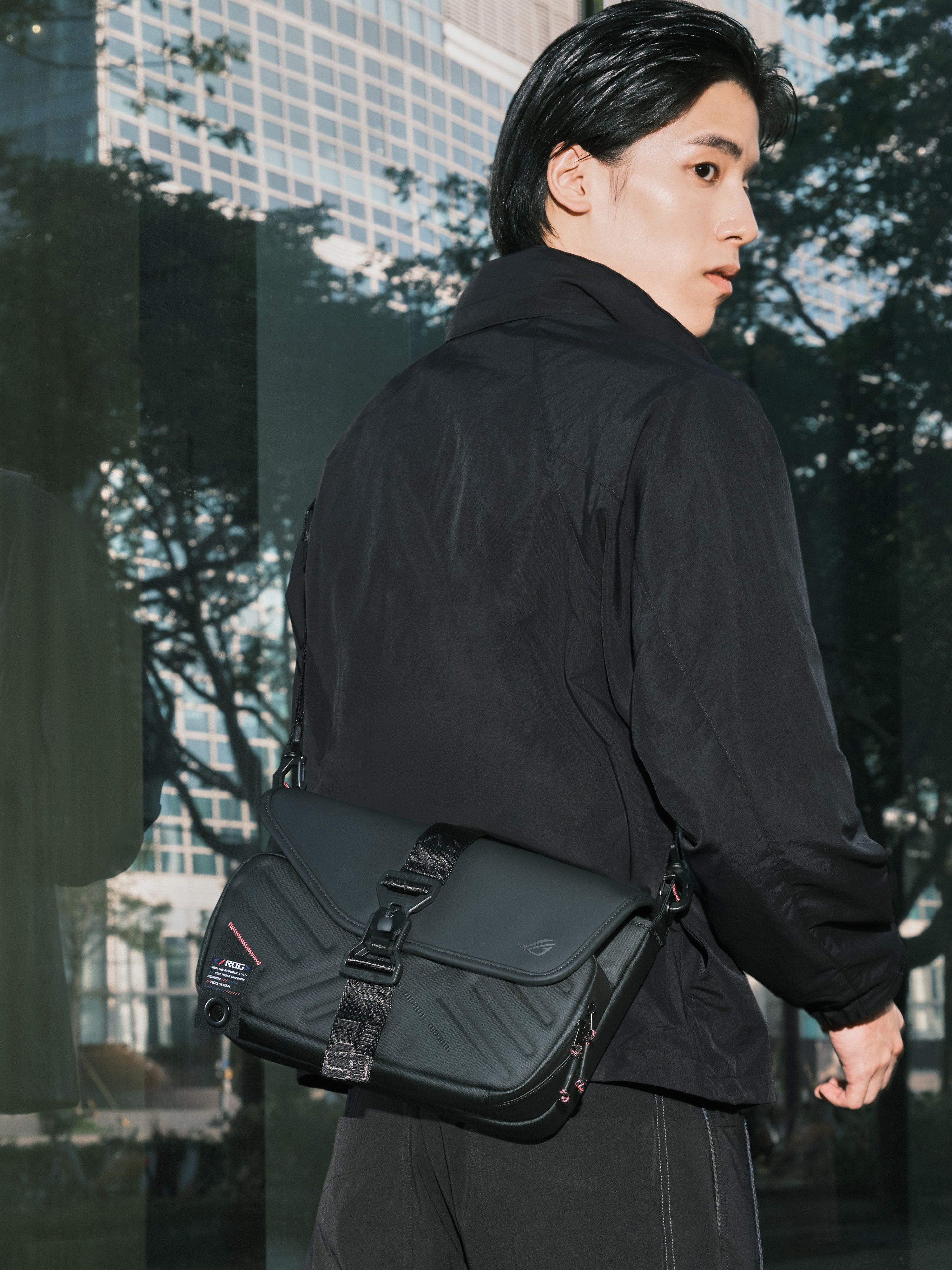 EAN 4711387814796 - ASUS BC3004 ROG SLASH SLING BAG 4.0 Bandolera cuero PU, Poliéster Negro imagen 16