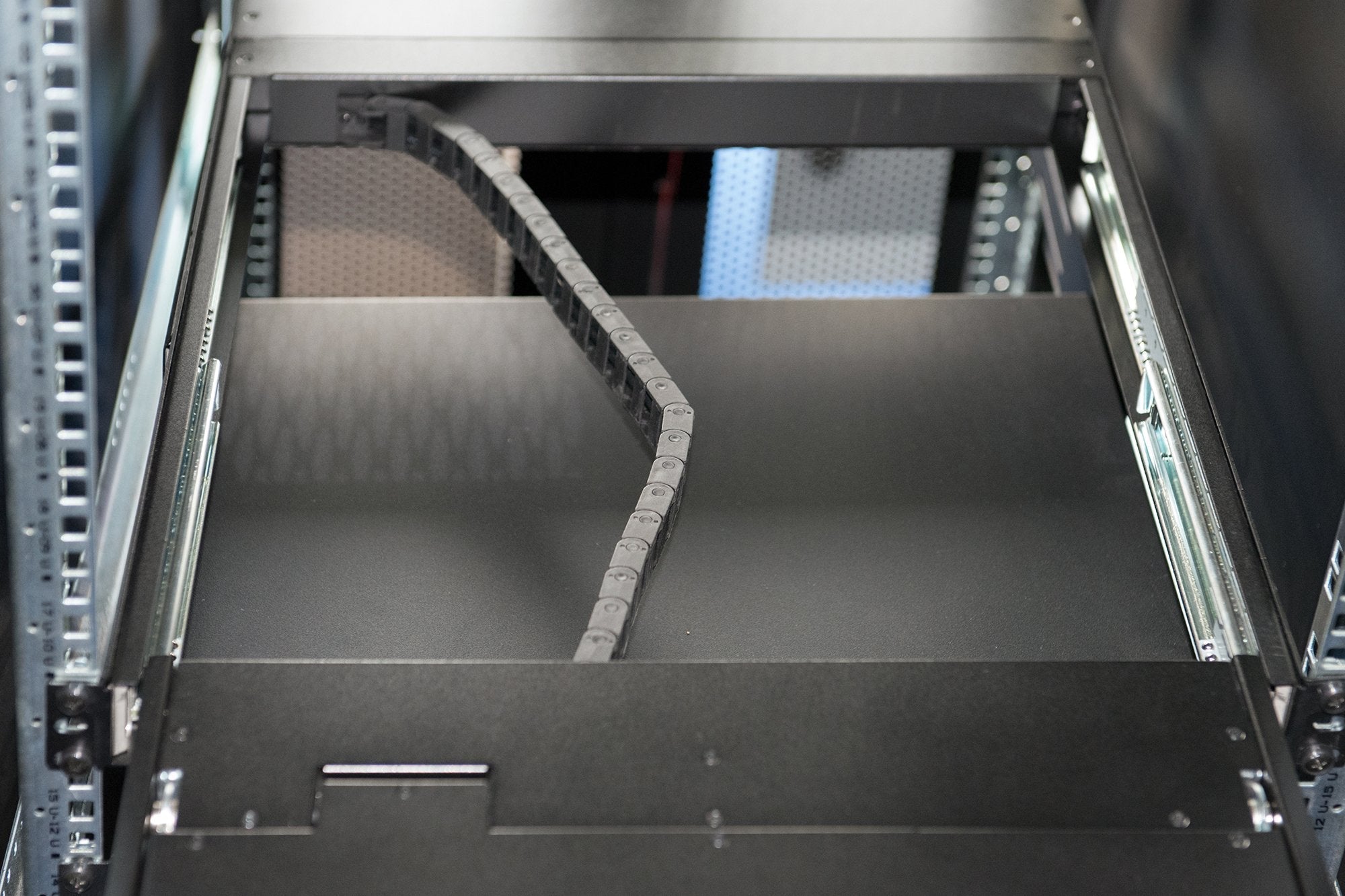 Consola Modular Digitus Tft 17" Kvm 1 Puerto Touchpad Esp Negro