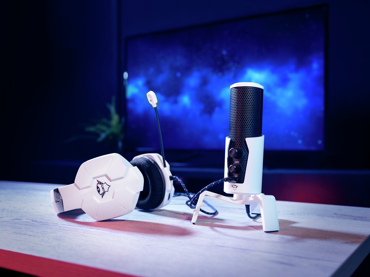 Microfono Trust Gxt 258w Fyru Usb 4 In 1- Patron Cardioide/Bidireccional/Estereo/Omnidireccional - Latencia Cero - Iluminacion Led 5 Colores 24257