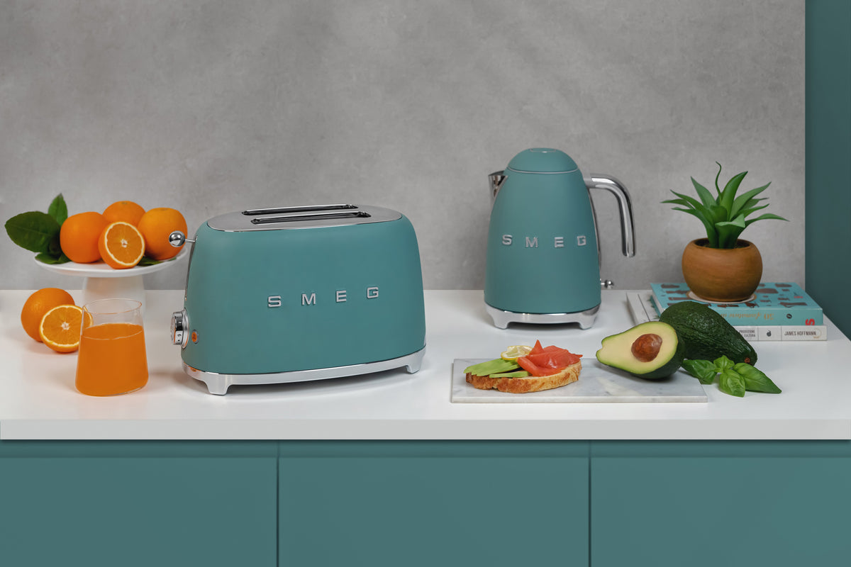 EAN 8017709329617 - Smeg KLF03EGMEU tetera eléctrica 1,7 L 2400 W Verde imagen 17