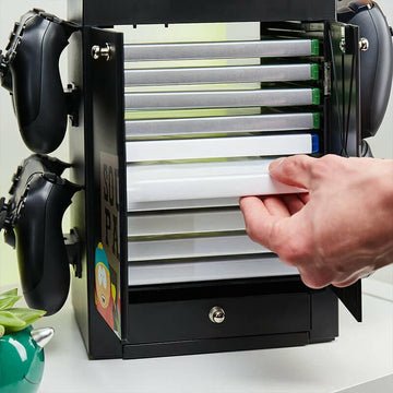 Soporte Para Accesorios De Taquilla Para Juegos Numskull - Logotipo De South Park