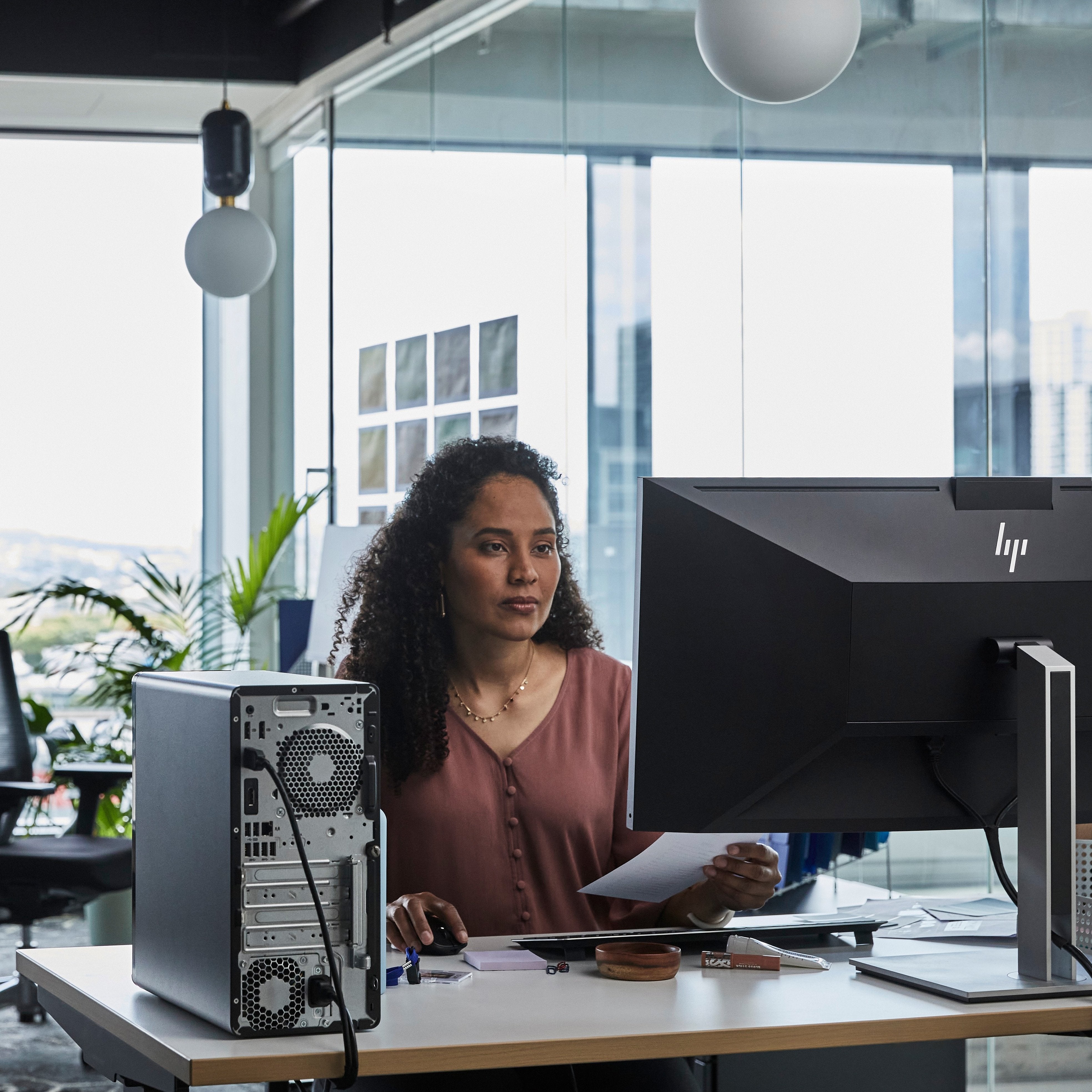 EAN 197961446043 - HP Elite 800 G9 Intel® Core™ i7 i7-13700 32 GB DDR5-SDRAM 512 GB SSD Windows 11 Pro Torre PC Negro imagen 3