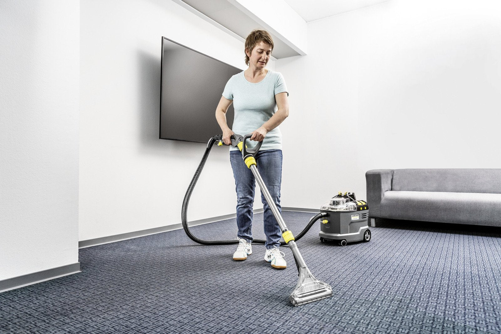 EAN 4054278681221 - Kärcher 1.101-702.0 máquina de limpieza de alfombras Caminar-detrás Profundo Negro, Gris, Amarillo imagen 8
