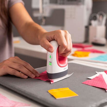 Plancha De Vinilo Cricut Easypress Mini Negro/Rojo/Blanco