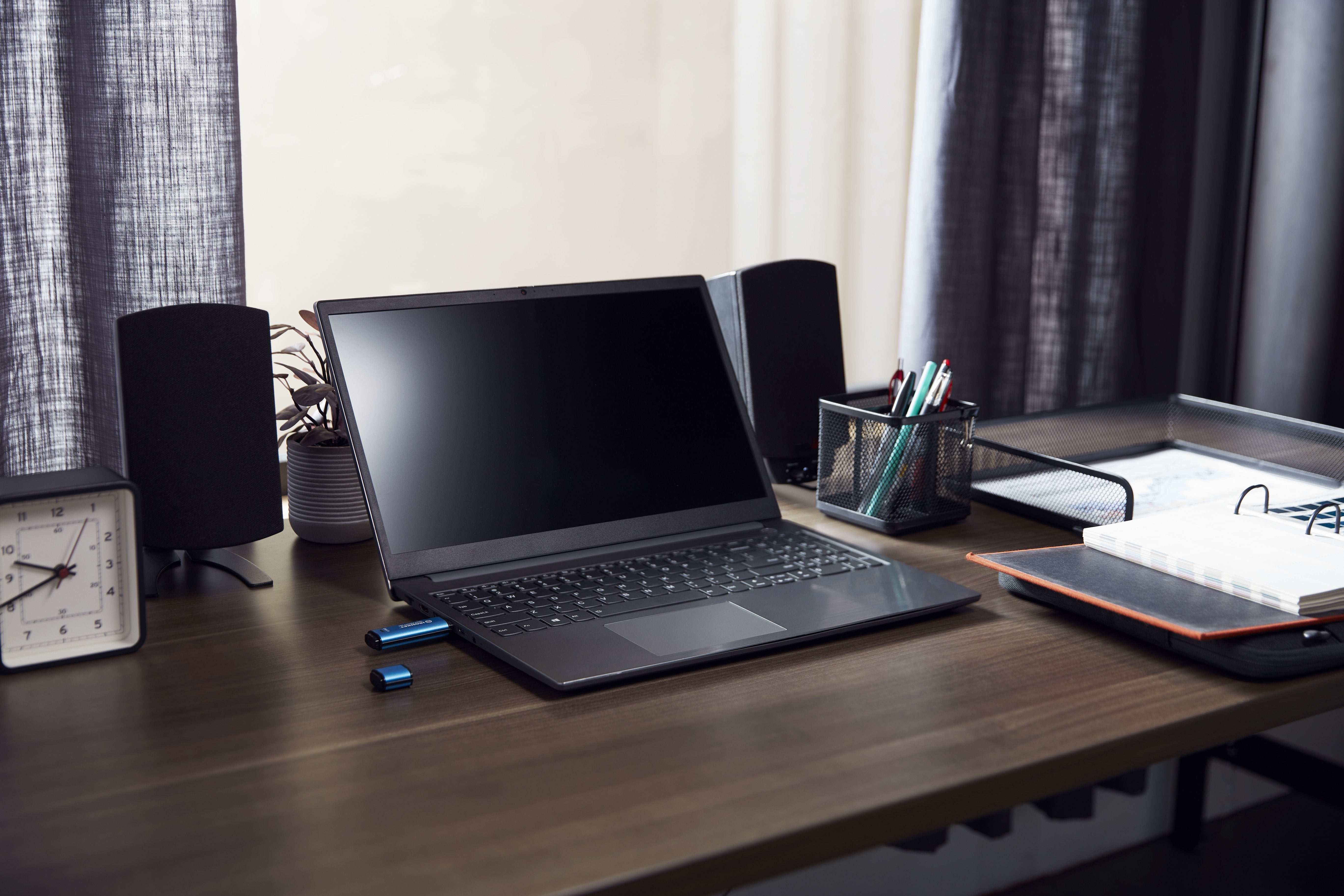 Kingston Ironkey Vault Privacy 50 256 Gb, Lápiz Usb Celeste/Negro