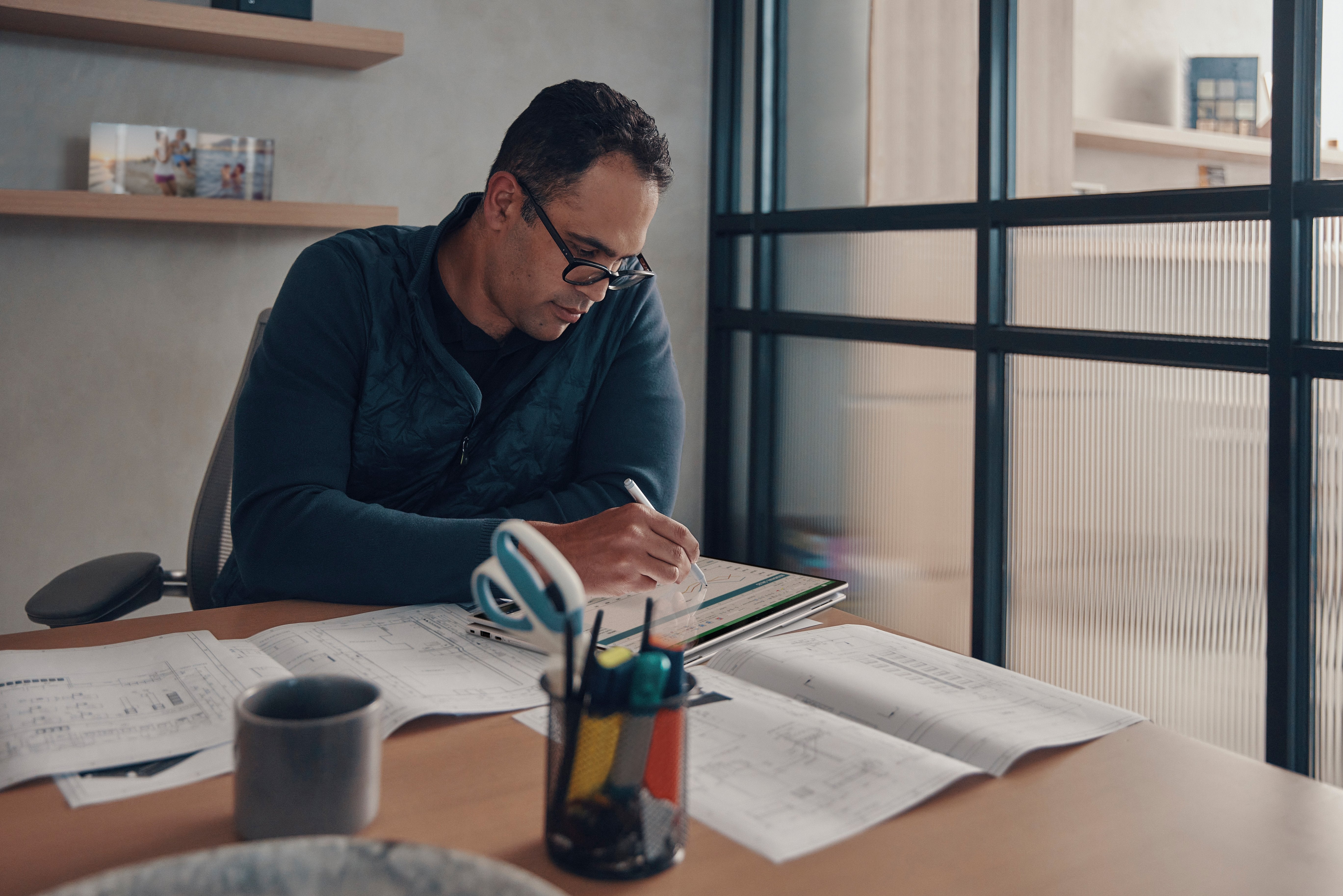 EAN 198415351760 - HP EliteBook 1040 G11 Intel Core Ultra 7 155H Portátil 35,6 cm (14") WUXGA 32 GB LPDDR5x-SDRAM 1 TB SSD Wi imagen 8