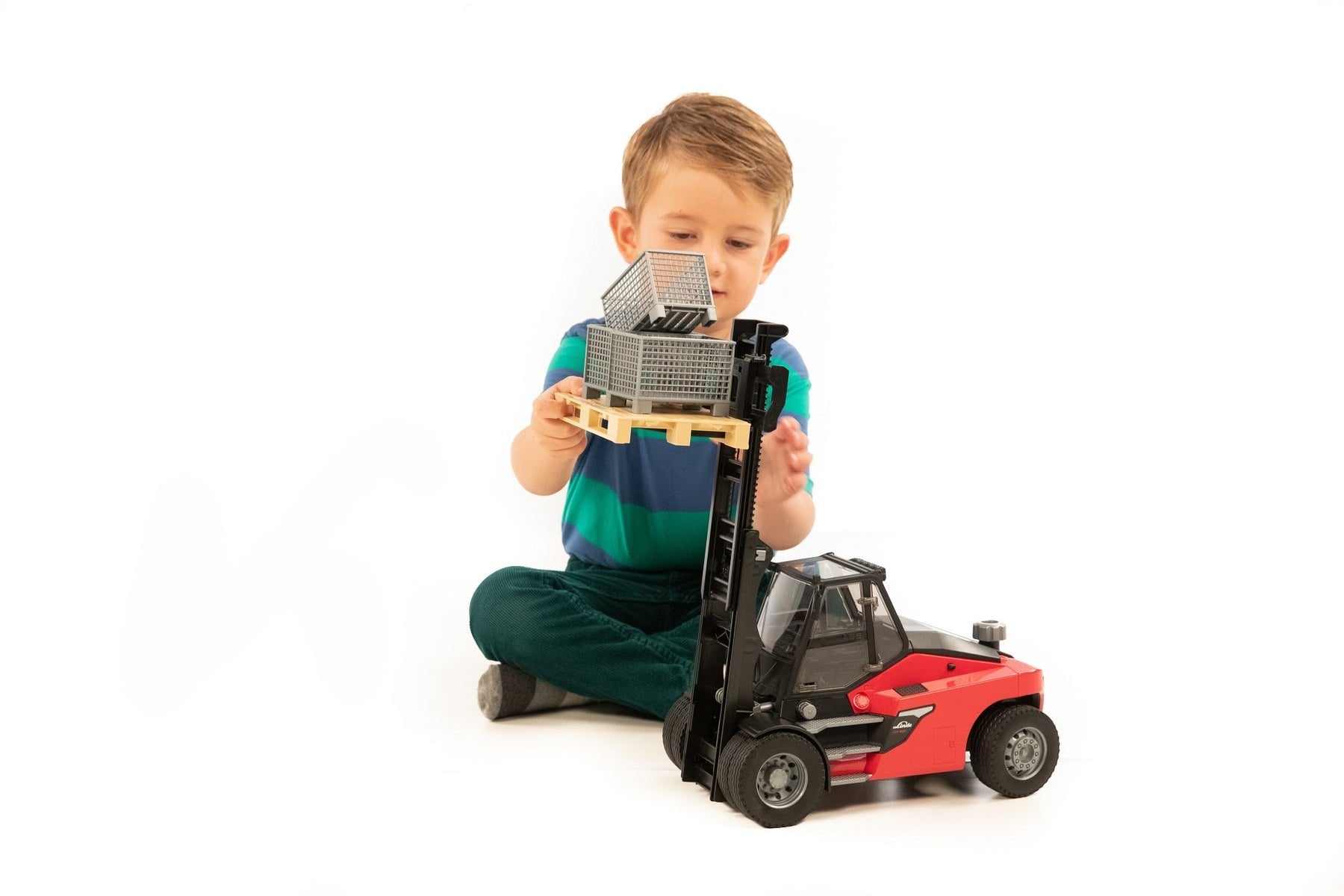 Carretilla Elevadora Bruder Linde Ht160 Con Palet Rojo/Negro, Incluye 3 Cajas De Malla 2513