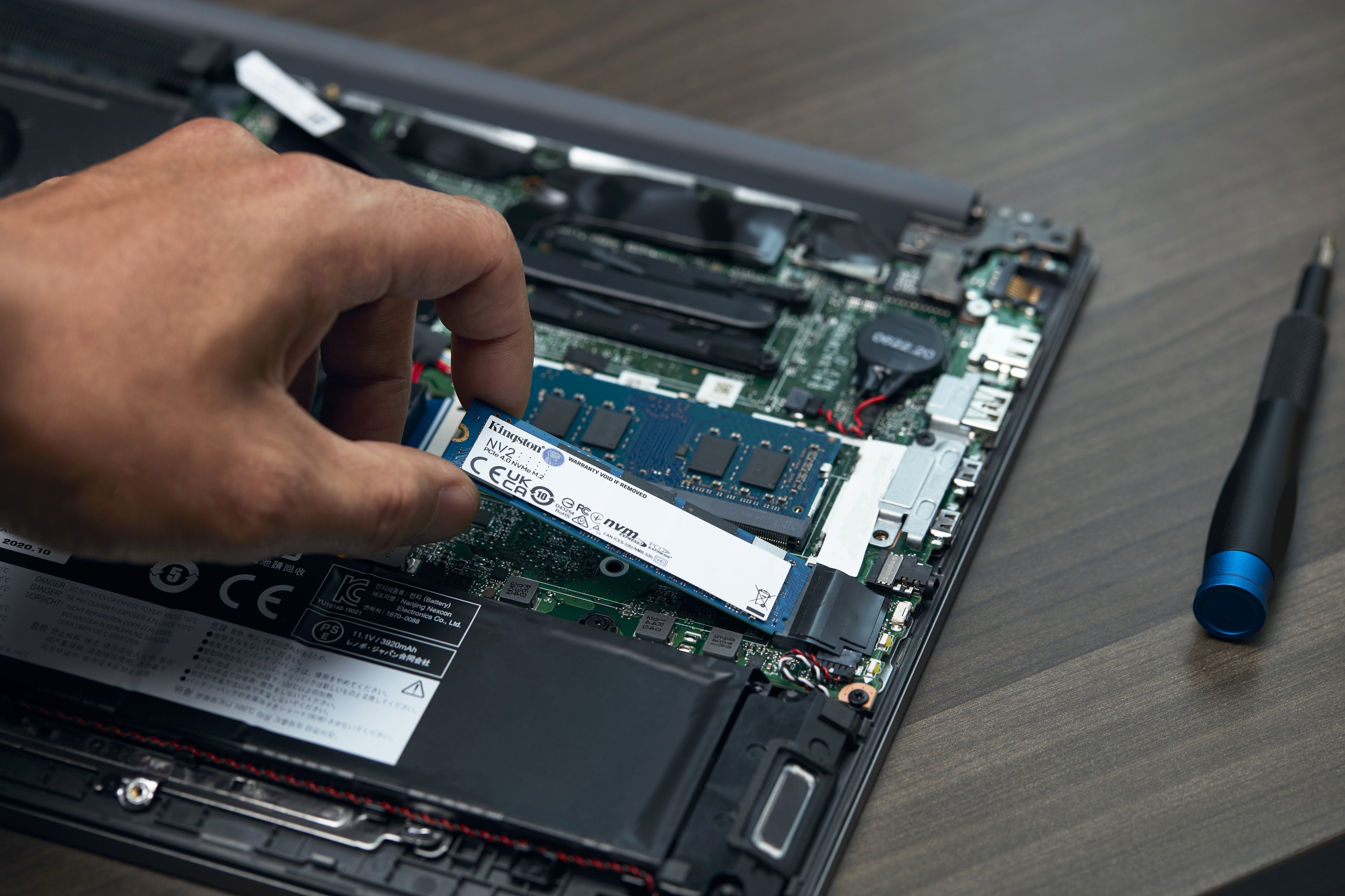 Disco Ssd Kingston Nv2 M.2 1tb Pcie G4x4 2280 Rw: 3500/2100mb/S, 320tbw Nvme