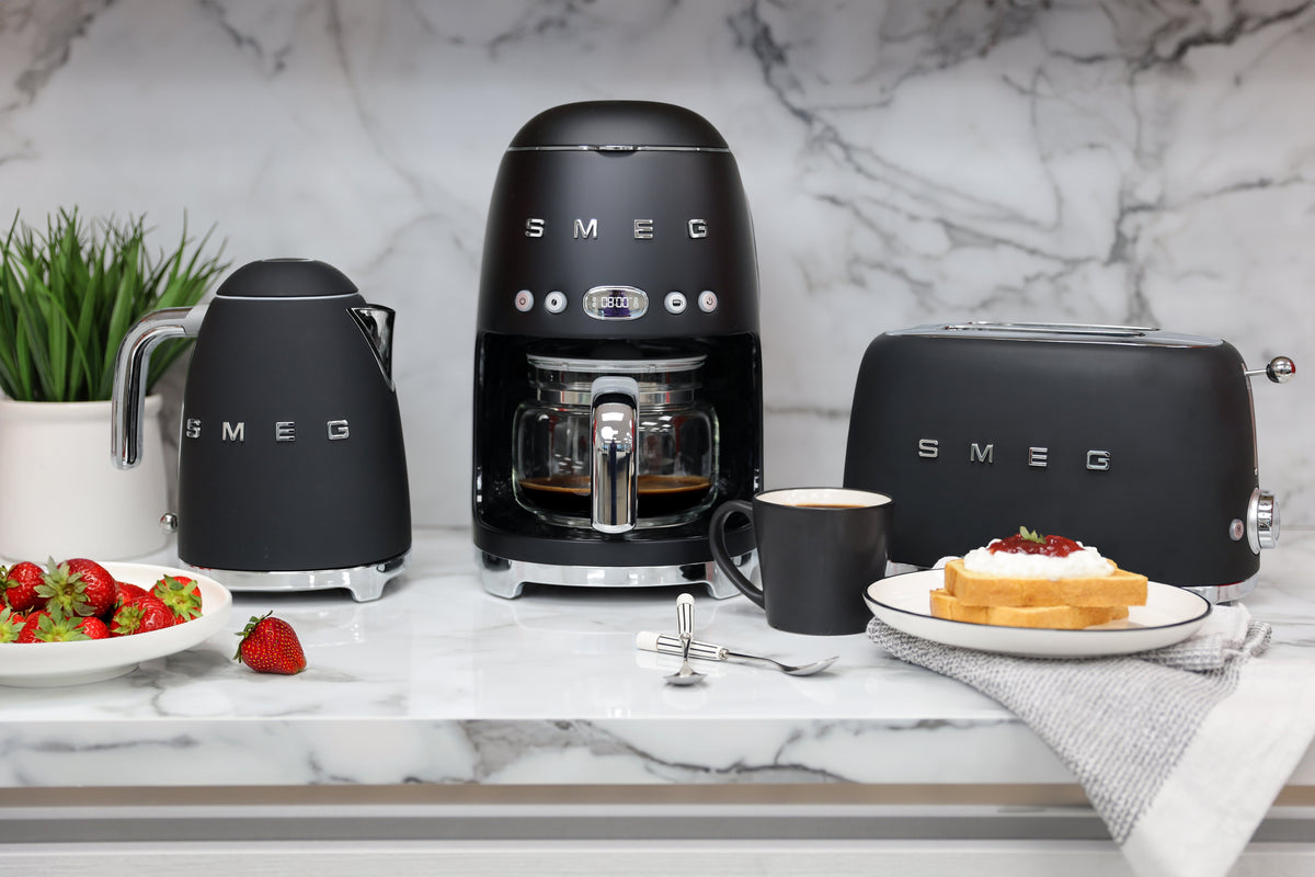 EAN 8017709329419 - Smeg DCF02BLMEU cafetera eléctrica Totalmente automática Cafetera de filtro 1,4 L imagen 14