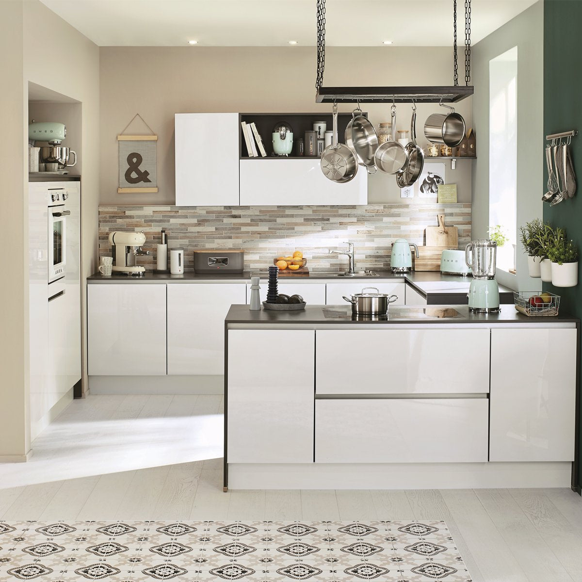 EAN 8017709231514 - Smeg KLF04PGEU tetera eléctrica 1,7 L 2400 W Verde imagen 5