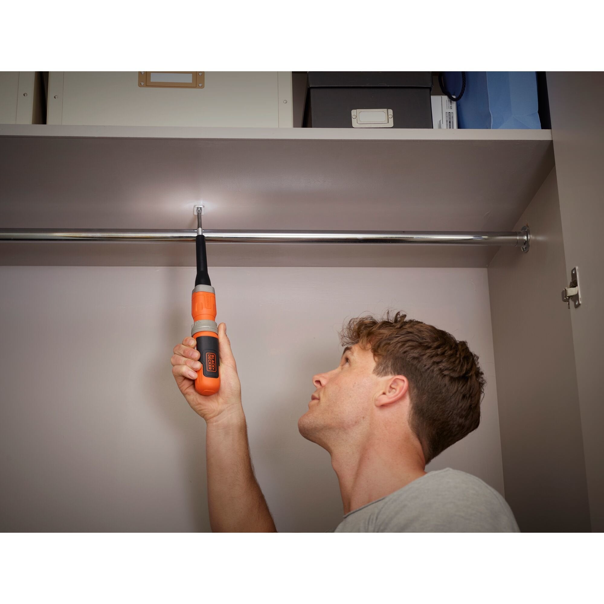 EAN 5035048699966 - Black & Decker BCF603C-QW destornillador eléctrico y llave de impacto 180 RPM Negro, Naranja imagen 10
