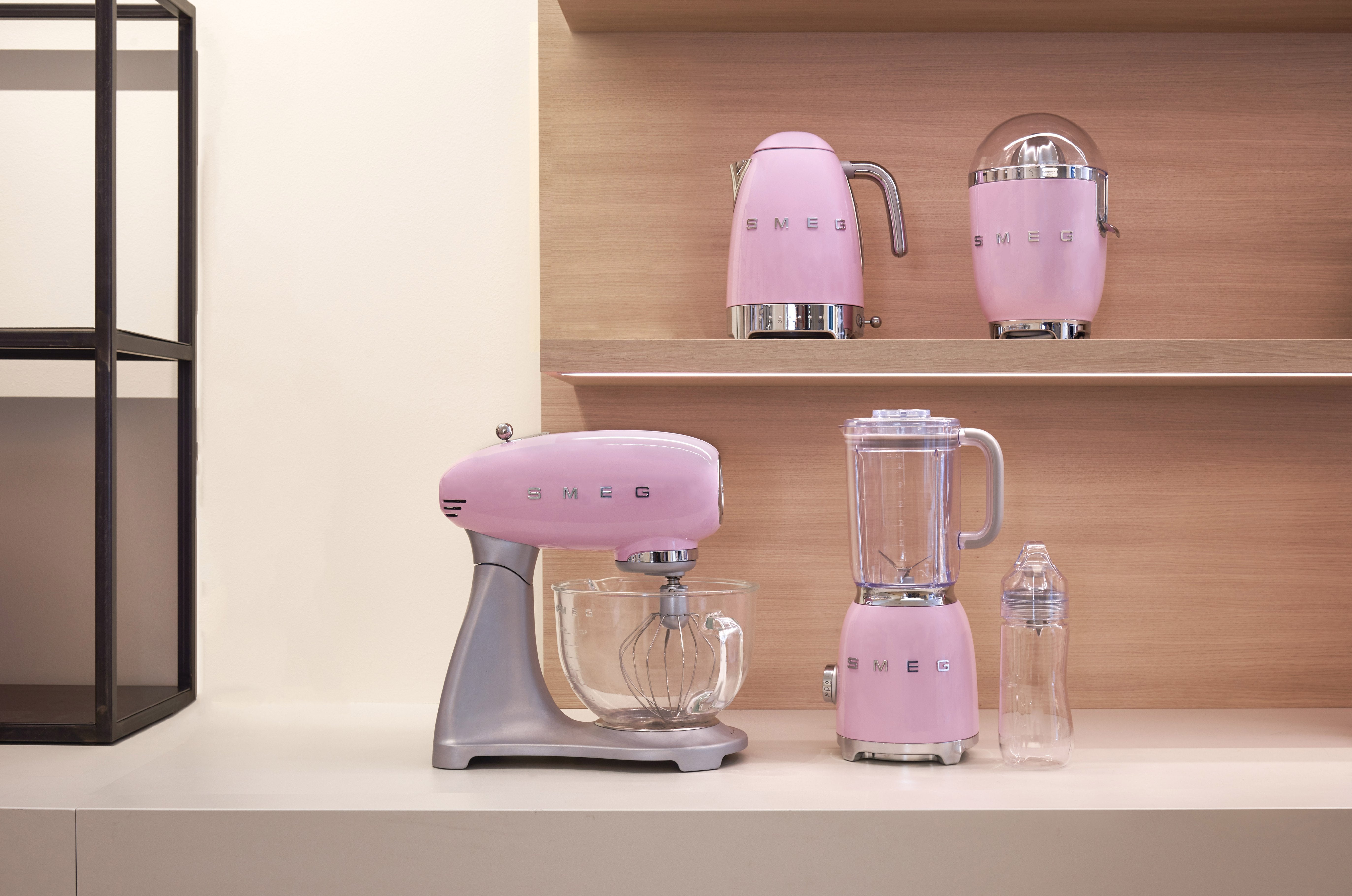 EAN 8017709231606 - Smeg KLF04PKEU tetera eléctrica 1,7 L 2400 W Rosa imagen 6