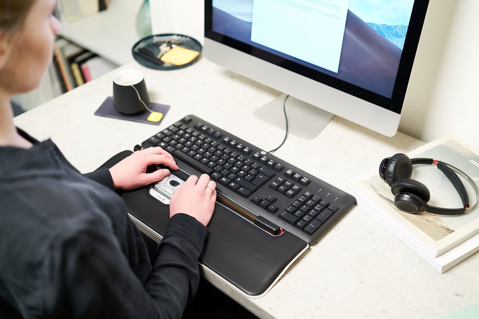 EAN 0743870006740 - Contour Design Red Plus palmsupport Extended descansa muñecas Negro, Plata imagen 4