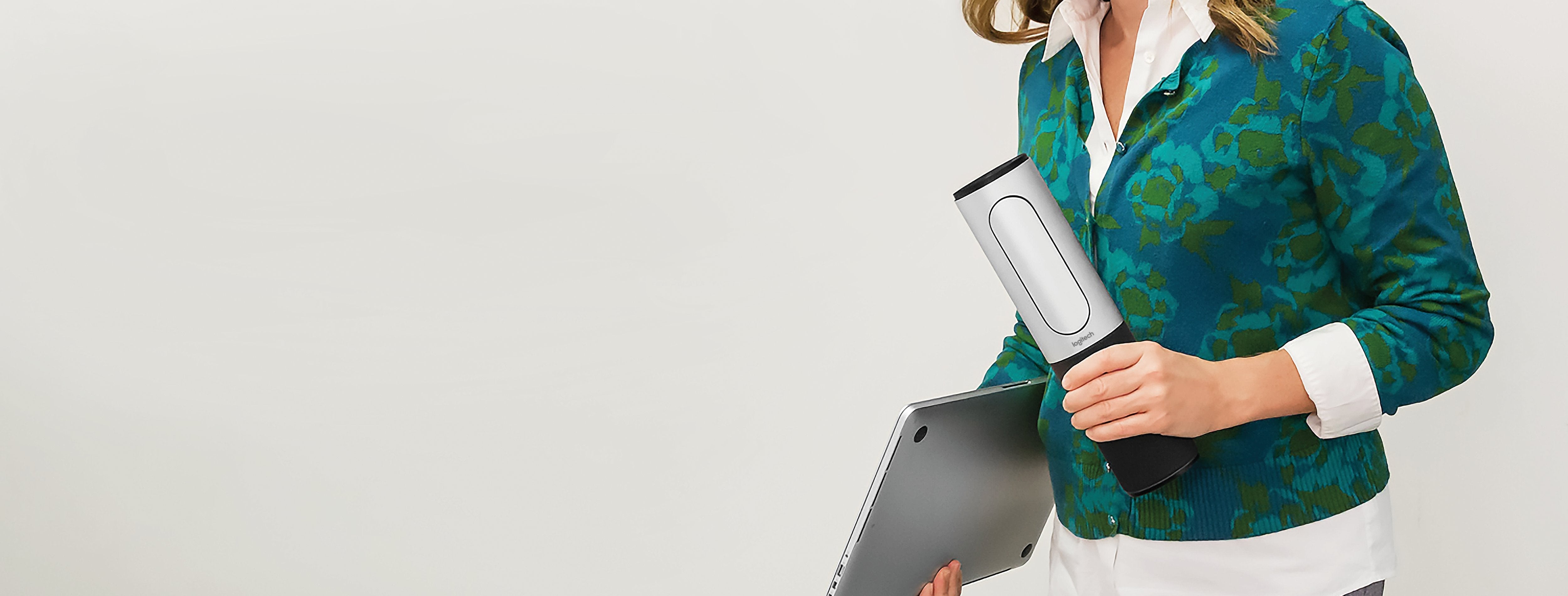 EAN 3082015015832 - Logitech 960-001034 cámara de videoconferencia Plata 1920 x 1080 Pixeles imagen 12